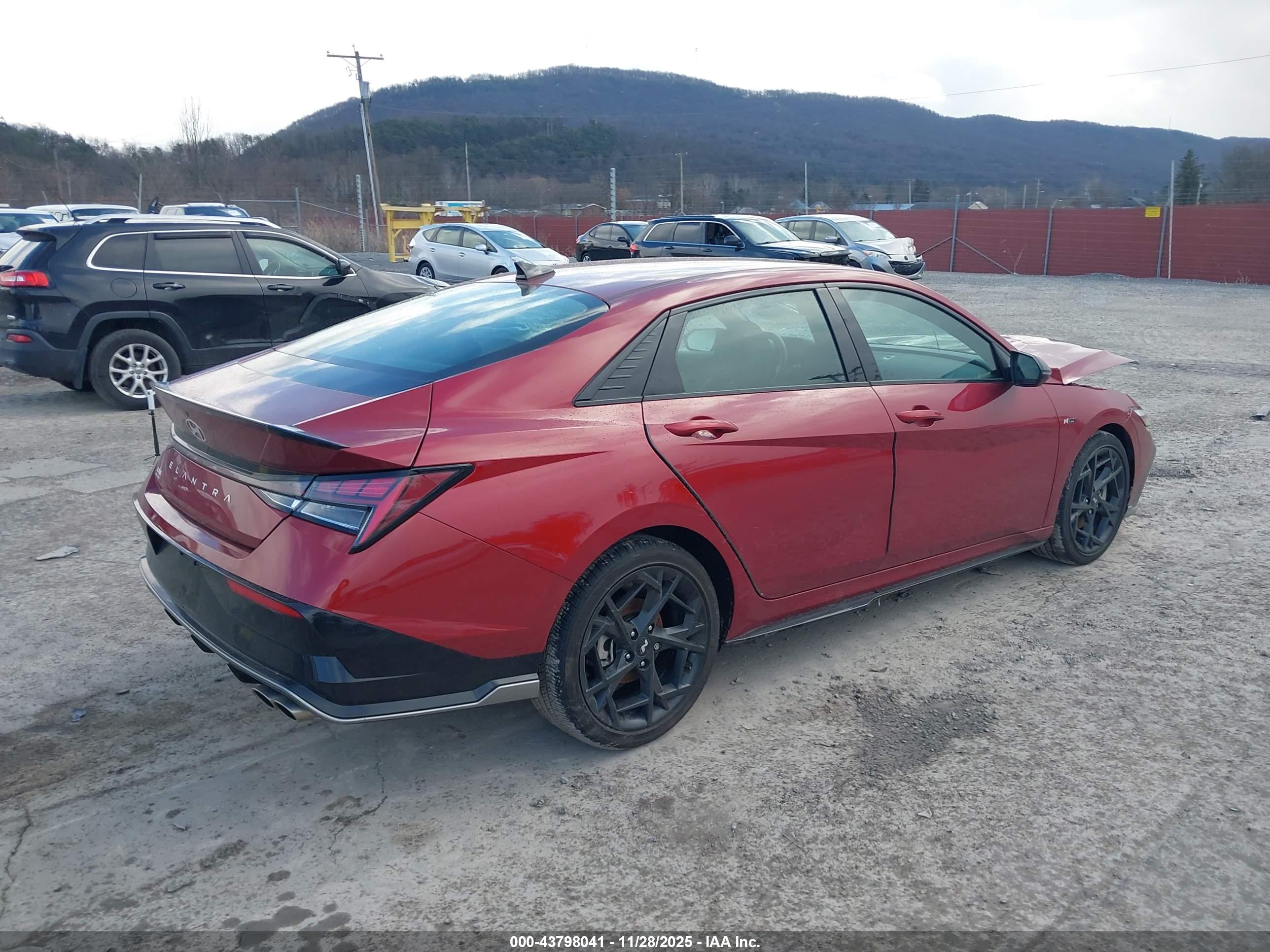 HYUNDAI ELANTRA image 4