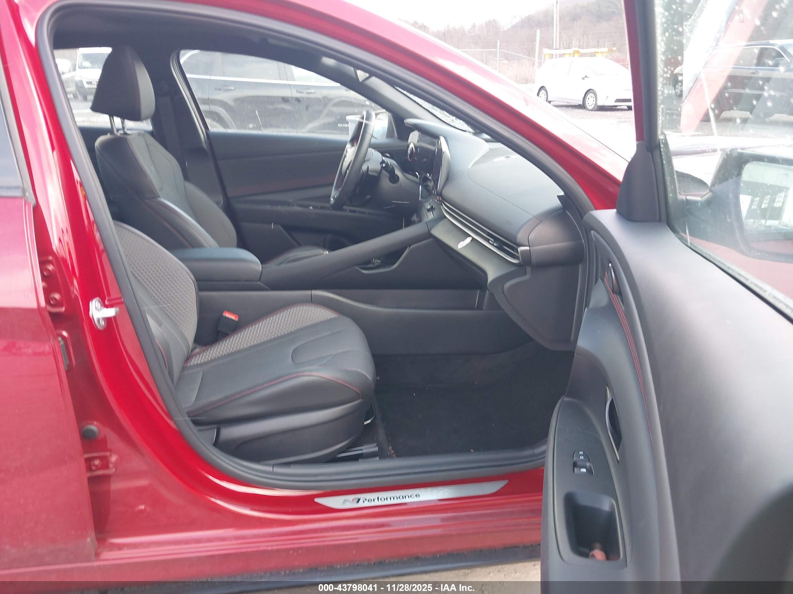 HYUNDAI ELANTRA image 5