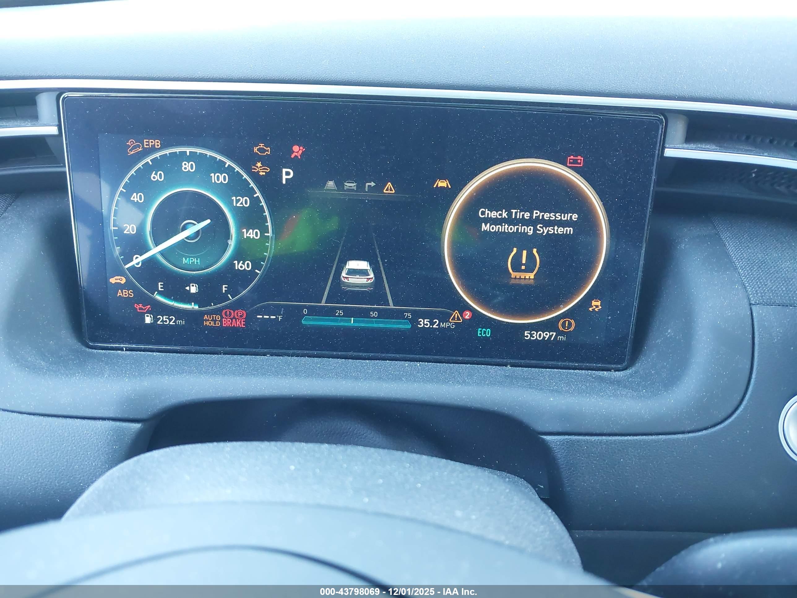 HYUNDAI TUCSON image 7