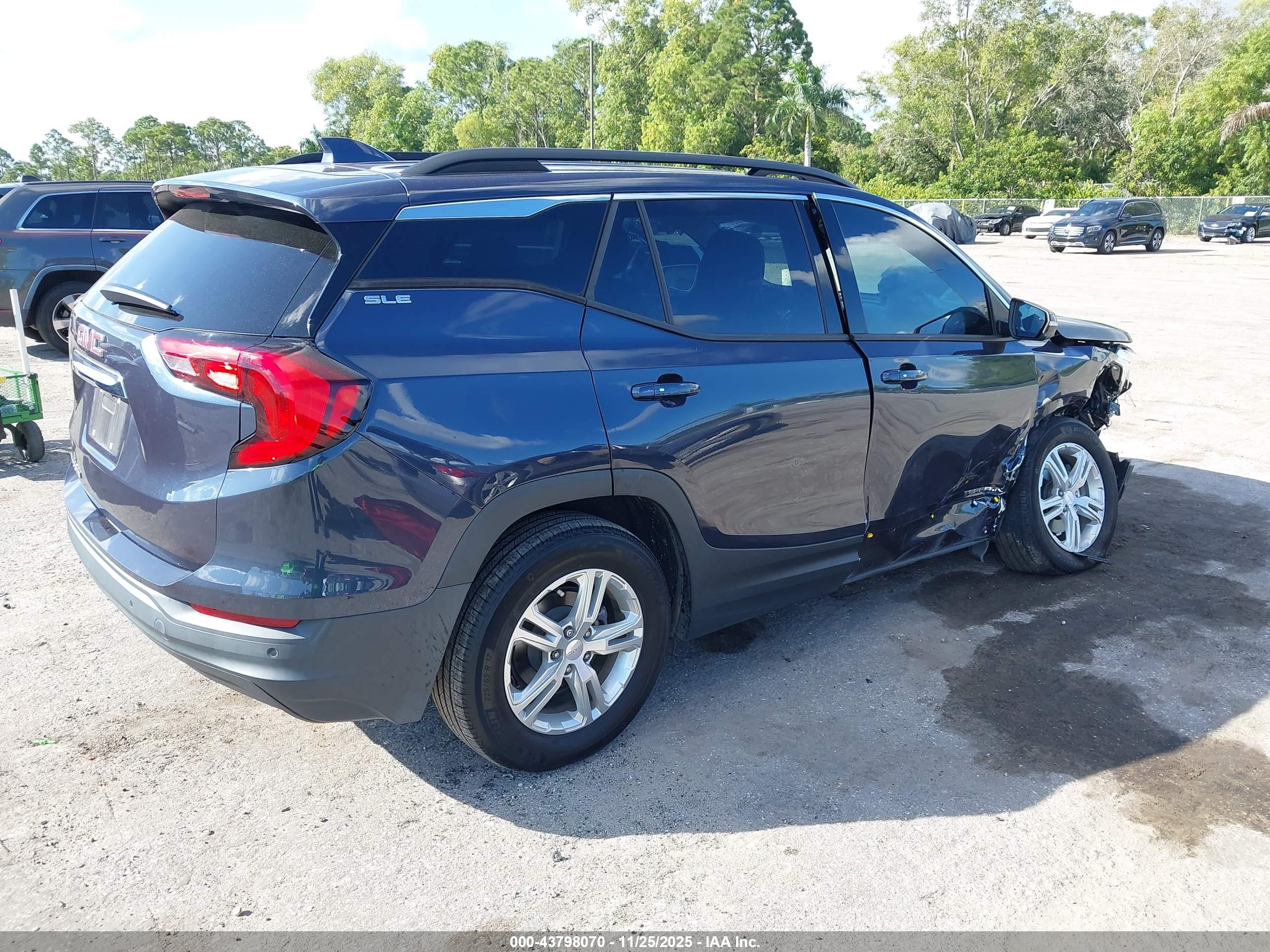 GMC TERRAIN image 4