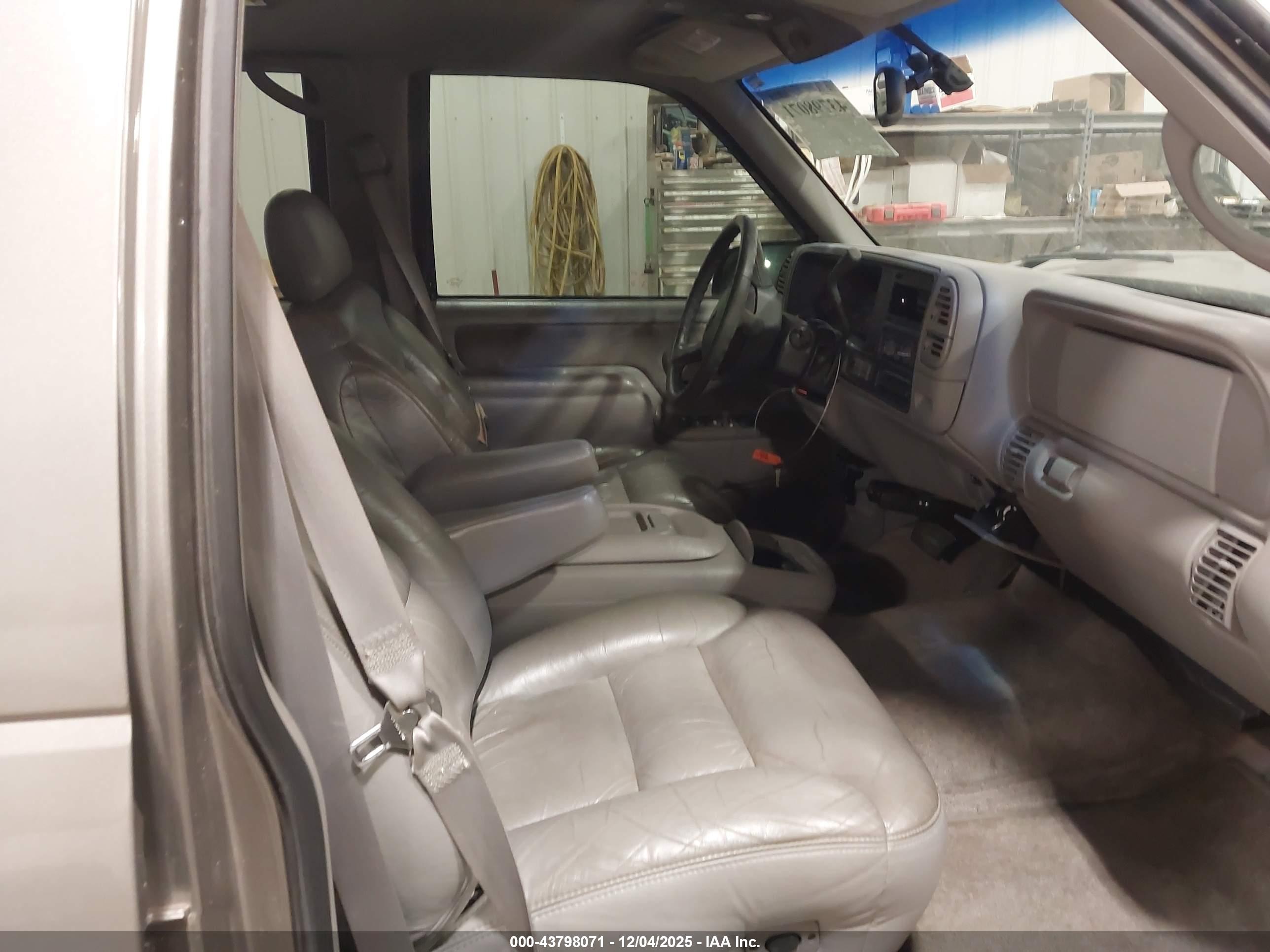CHEVROLET TAHOE image 5