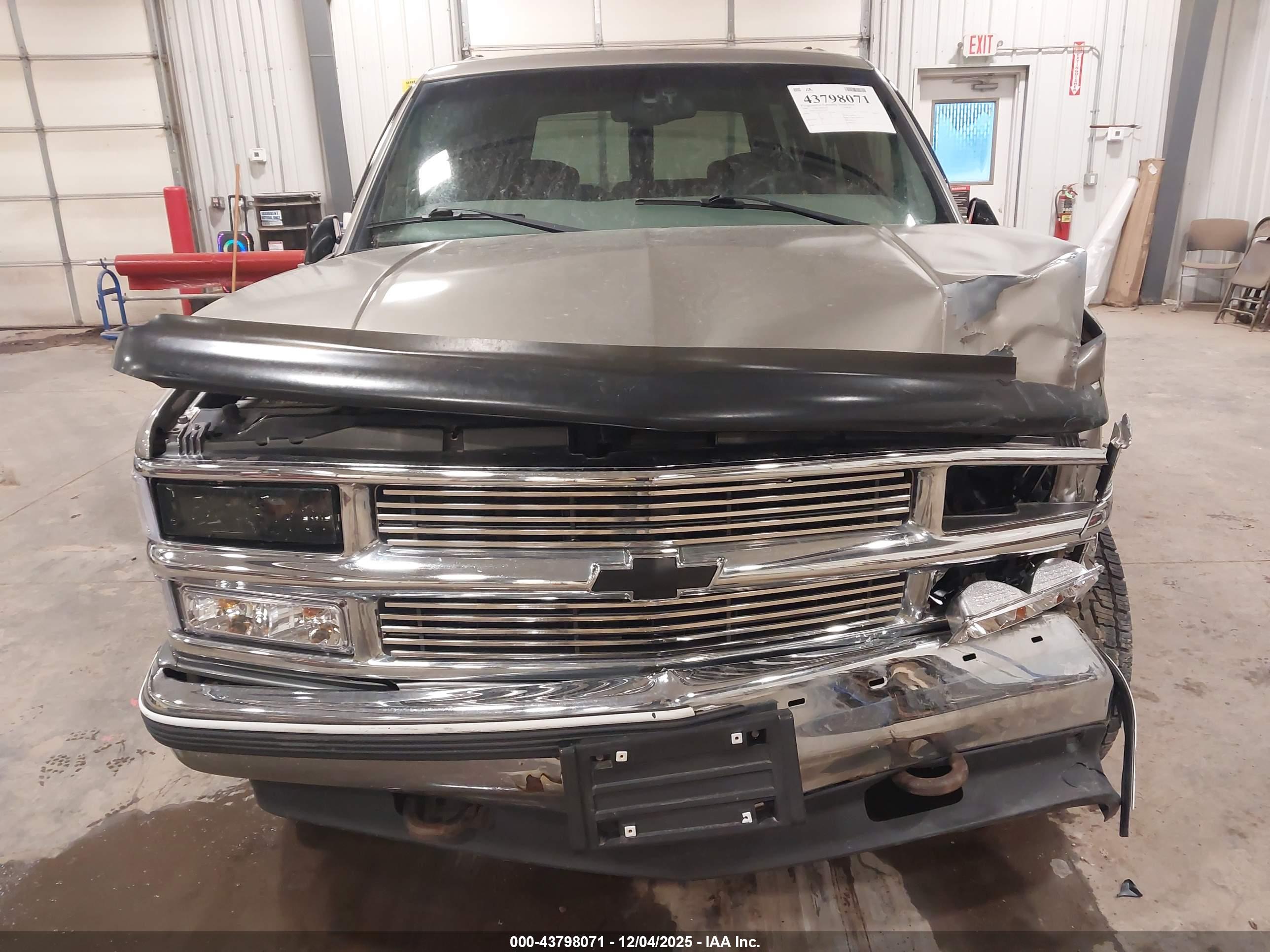 CHEVROLET TAHOE image 6