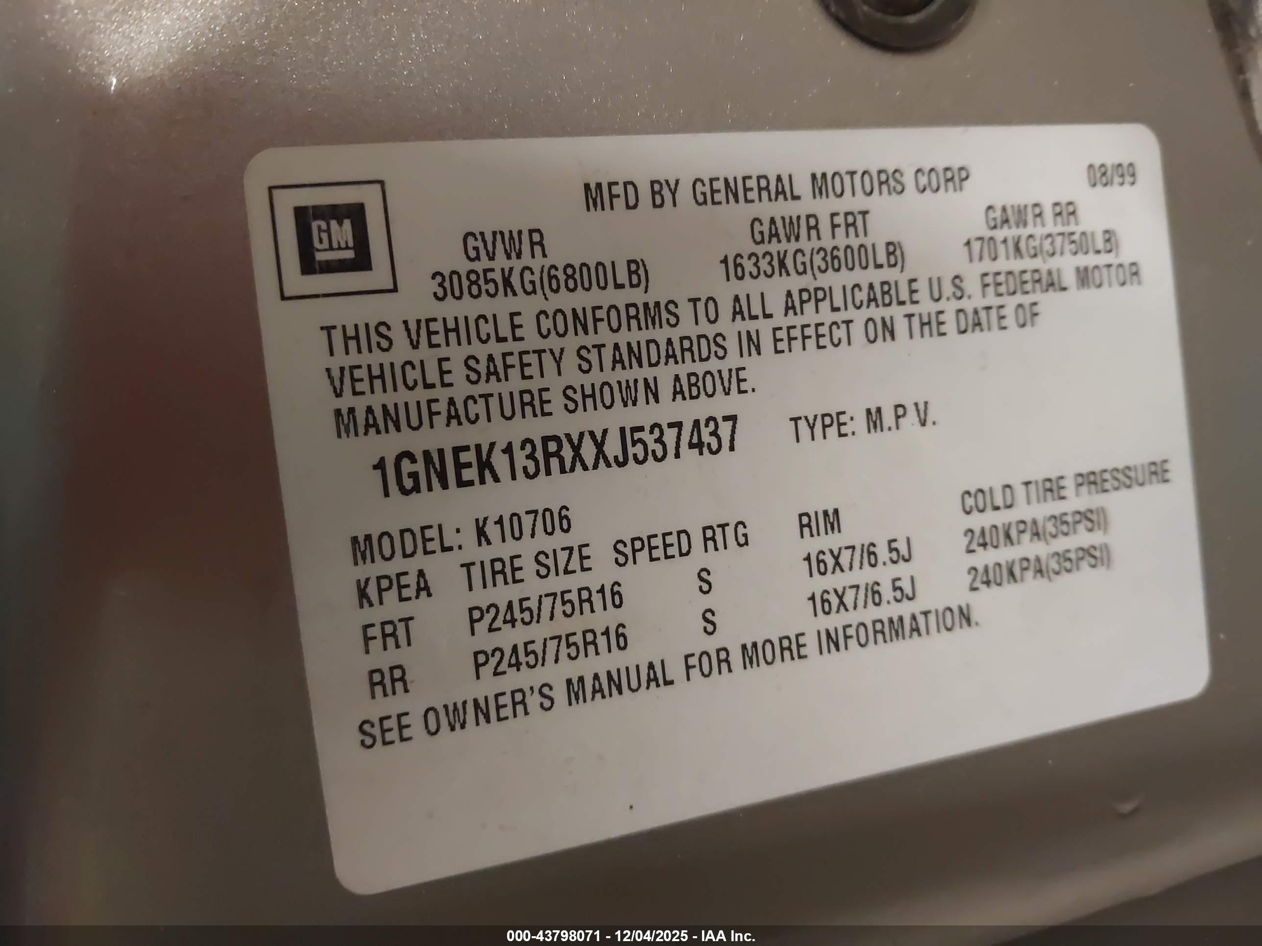 CHEVROLET TAHOE image 9