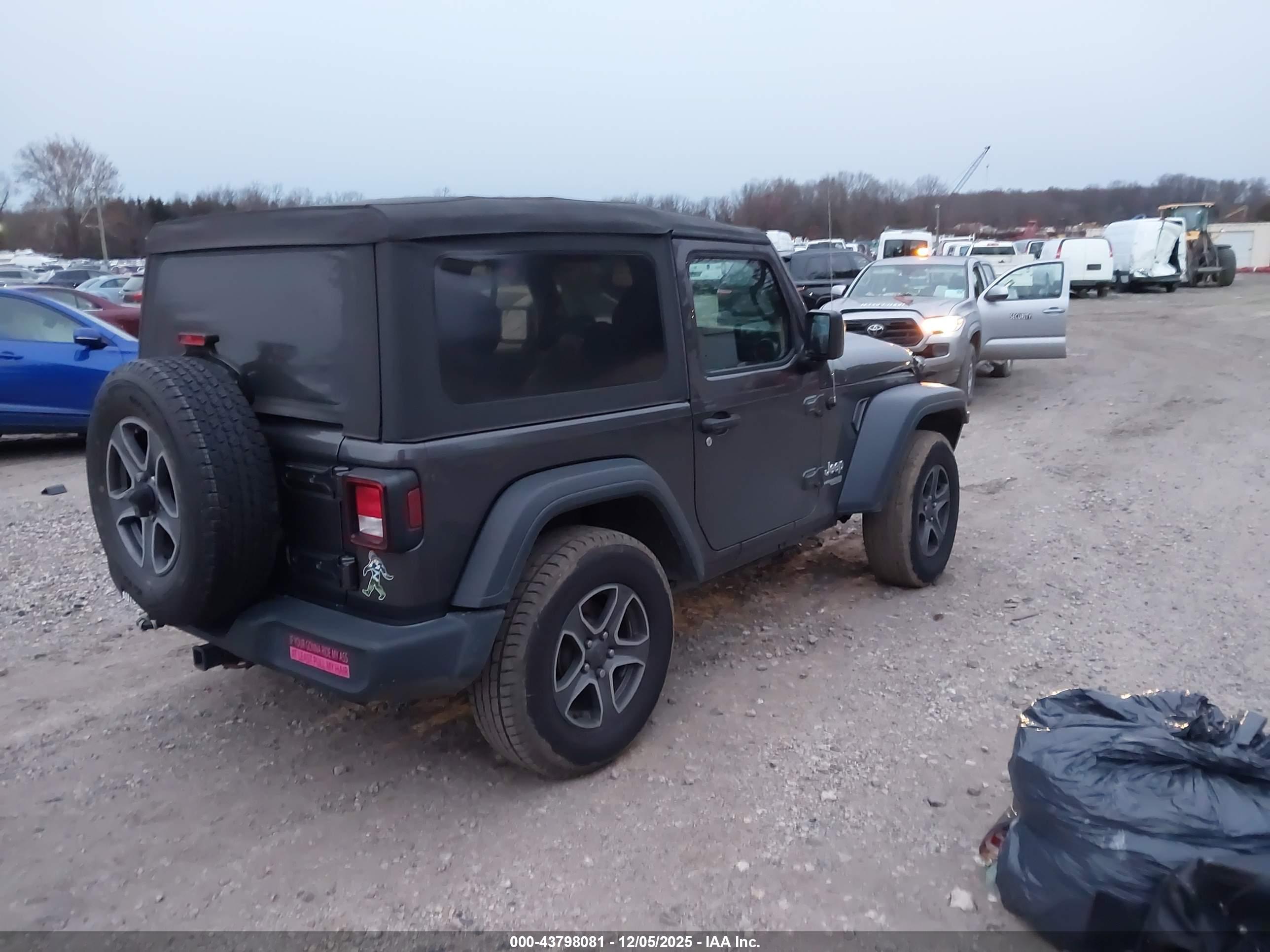 JEEP WRANGLER image 4