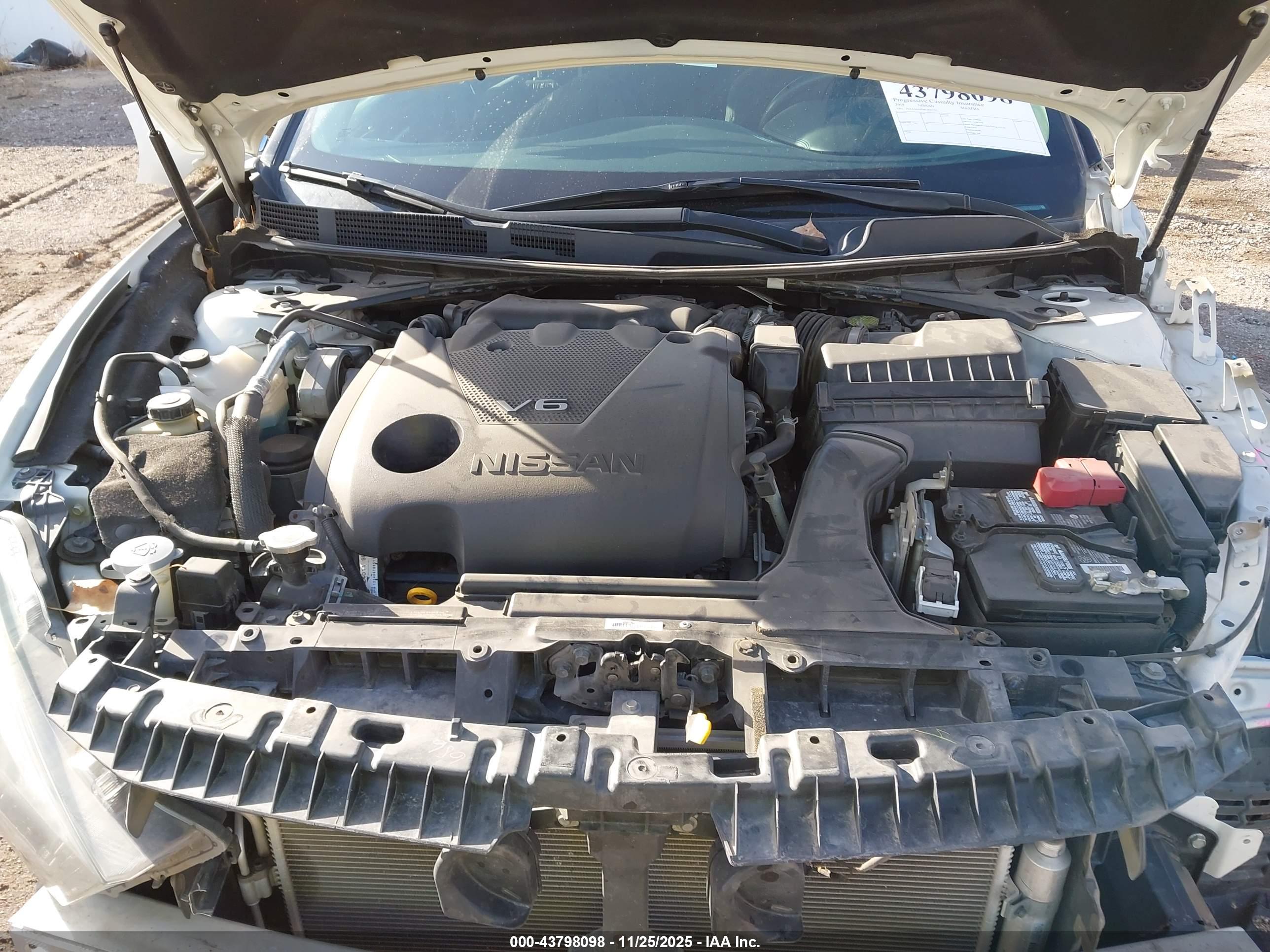 NISSAN MAXIMA image 10