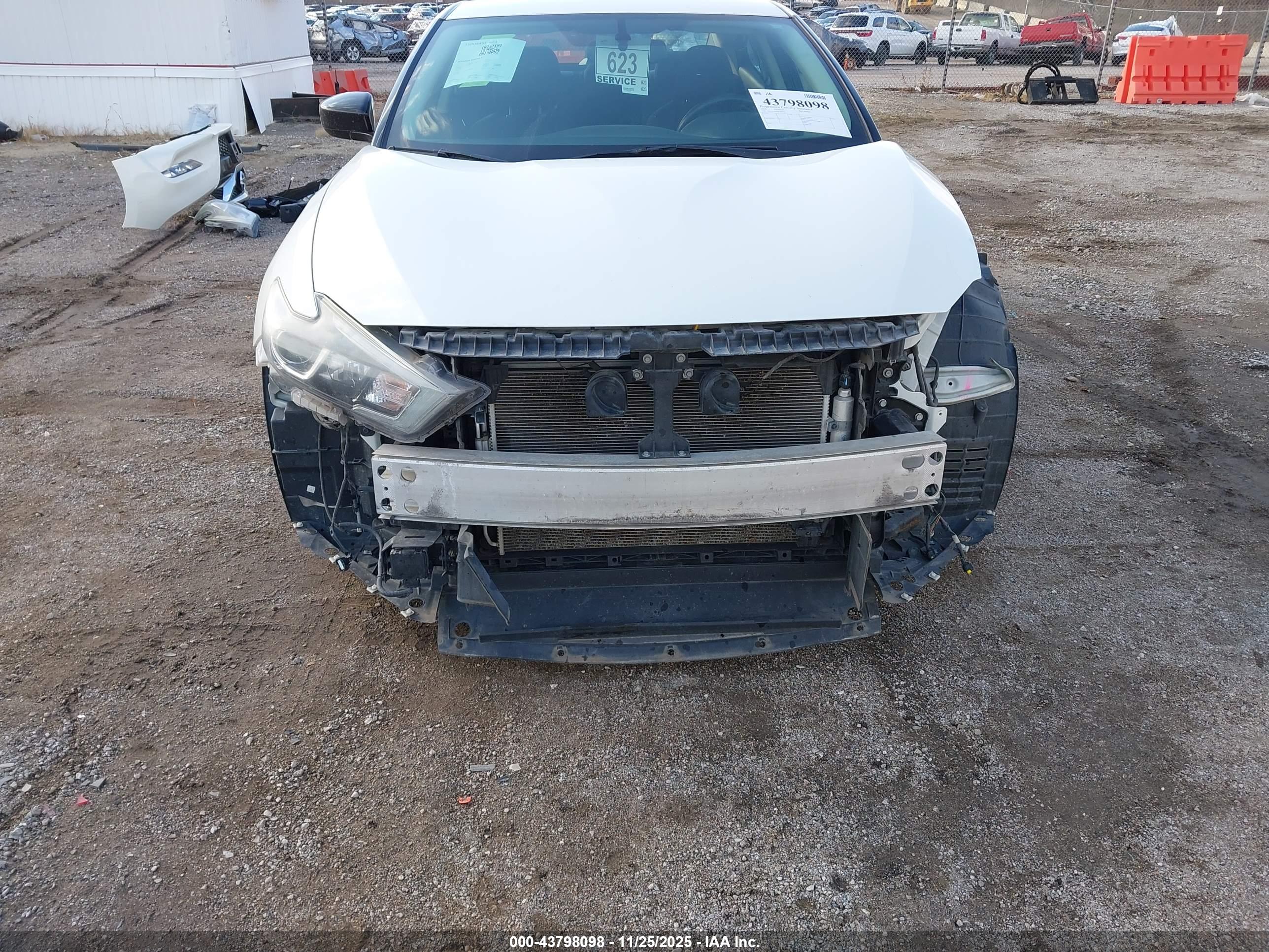 NISSAN MAXIMA image 6