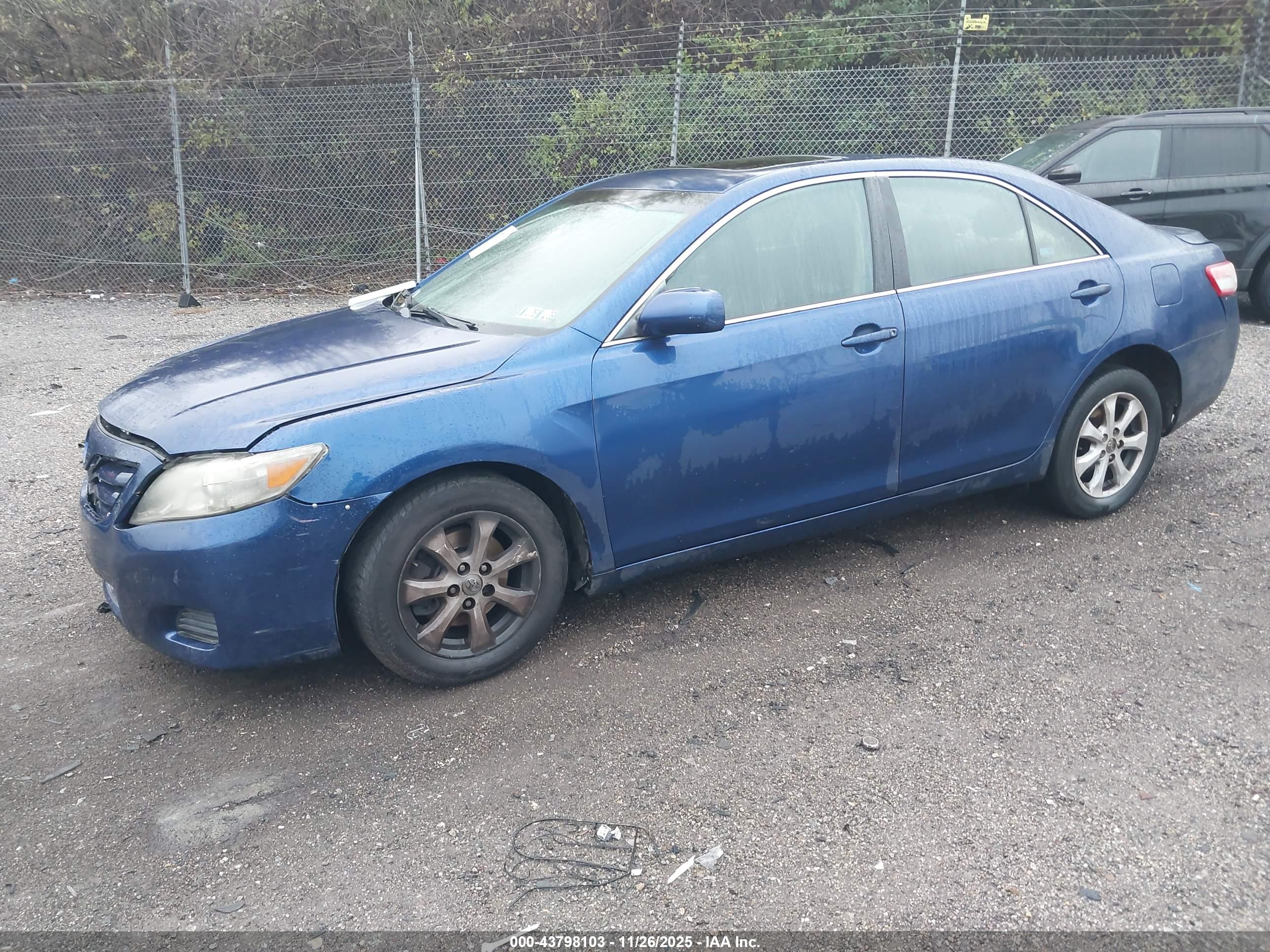 TOYOTA CAMRY image 2