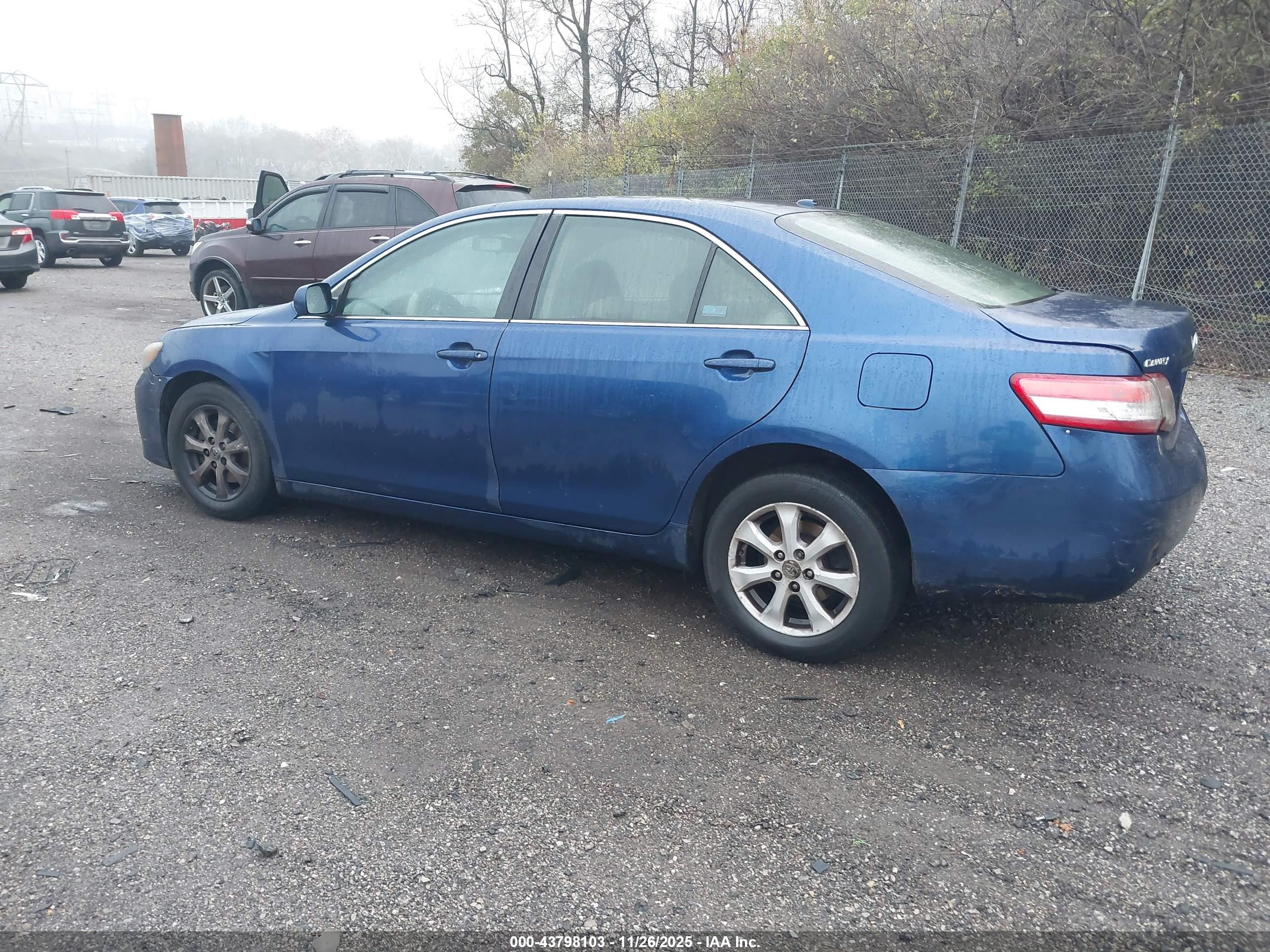TOYOTA CAMRY image 3