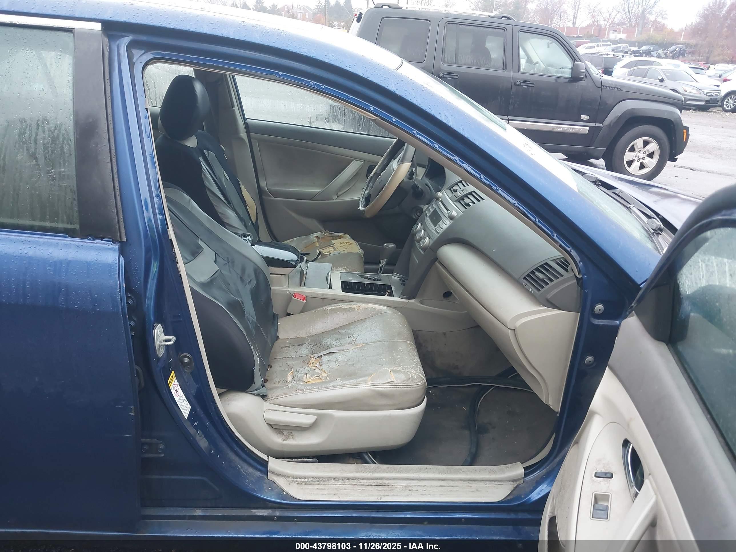 TOYOTA CAMRY image 5