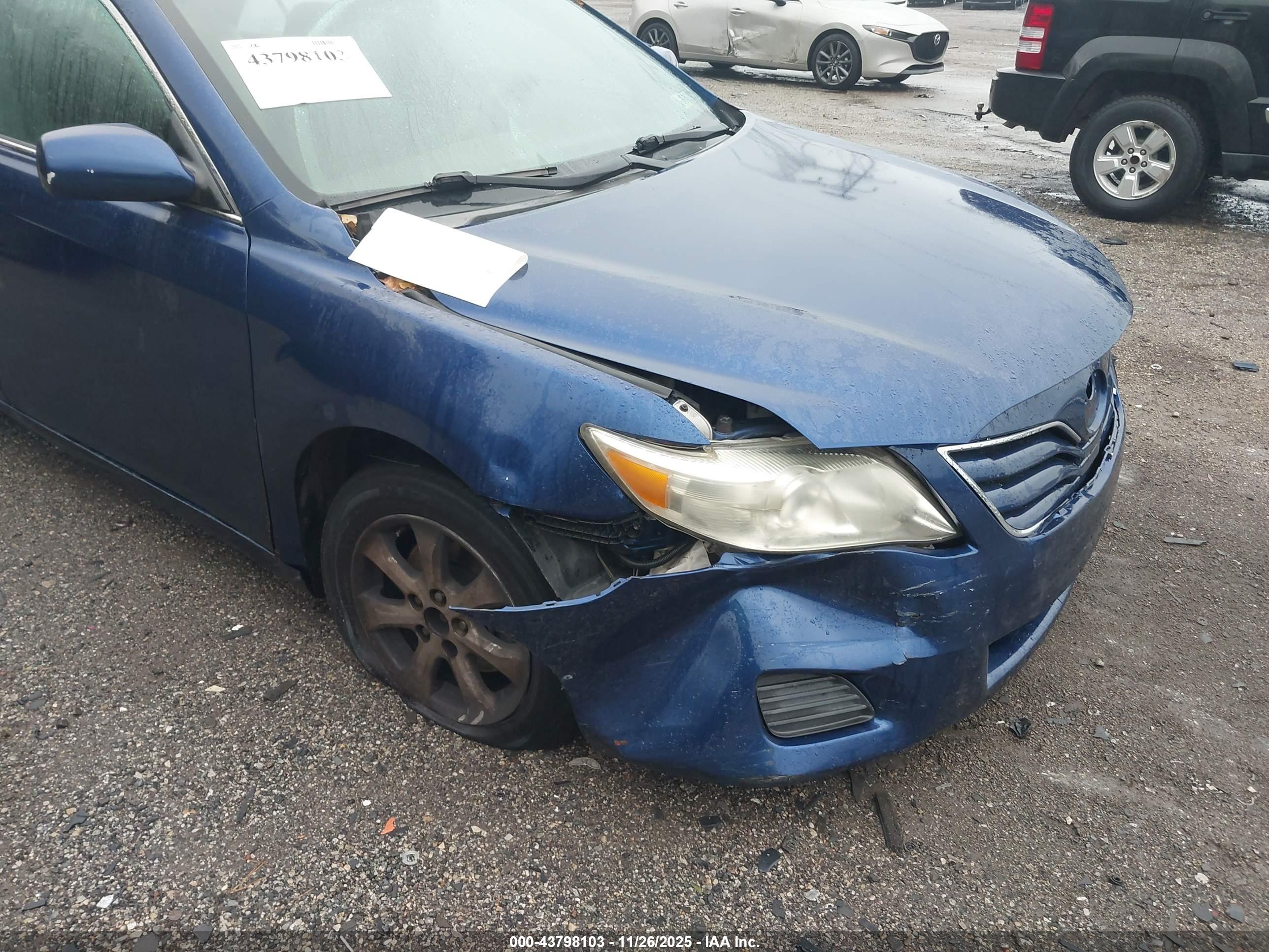 TOYOTA CAMRY image 6
