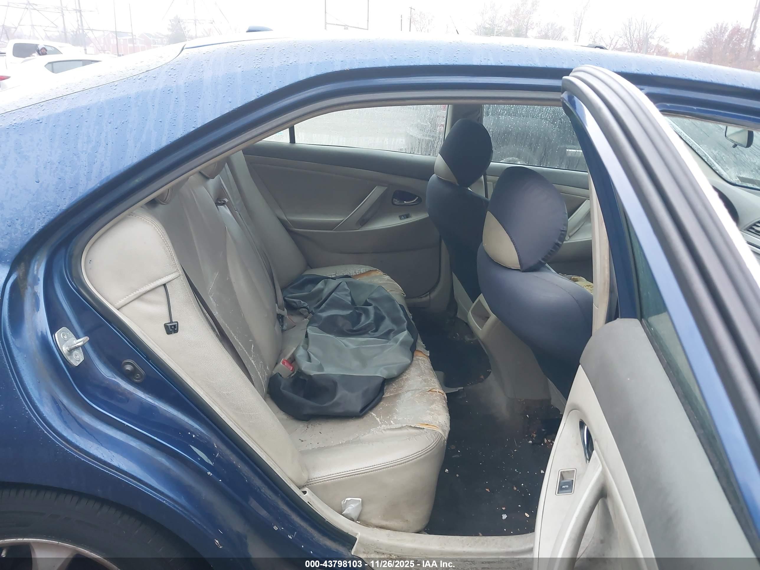 TOYOTA CAMRY image 8