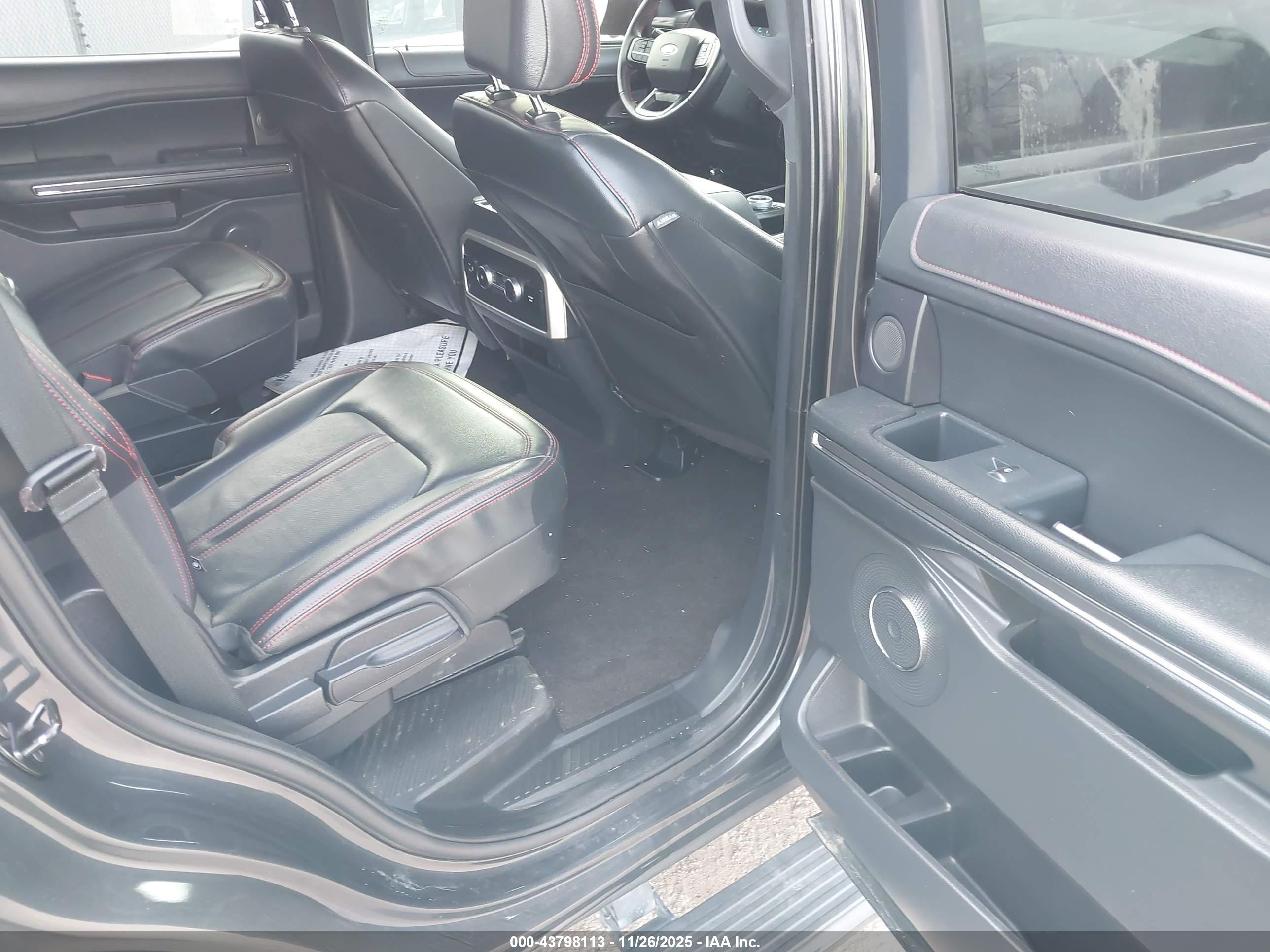 FORD EXPEDITION image 8