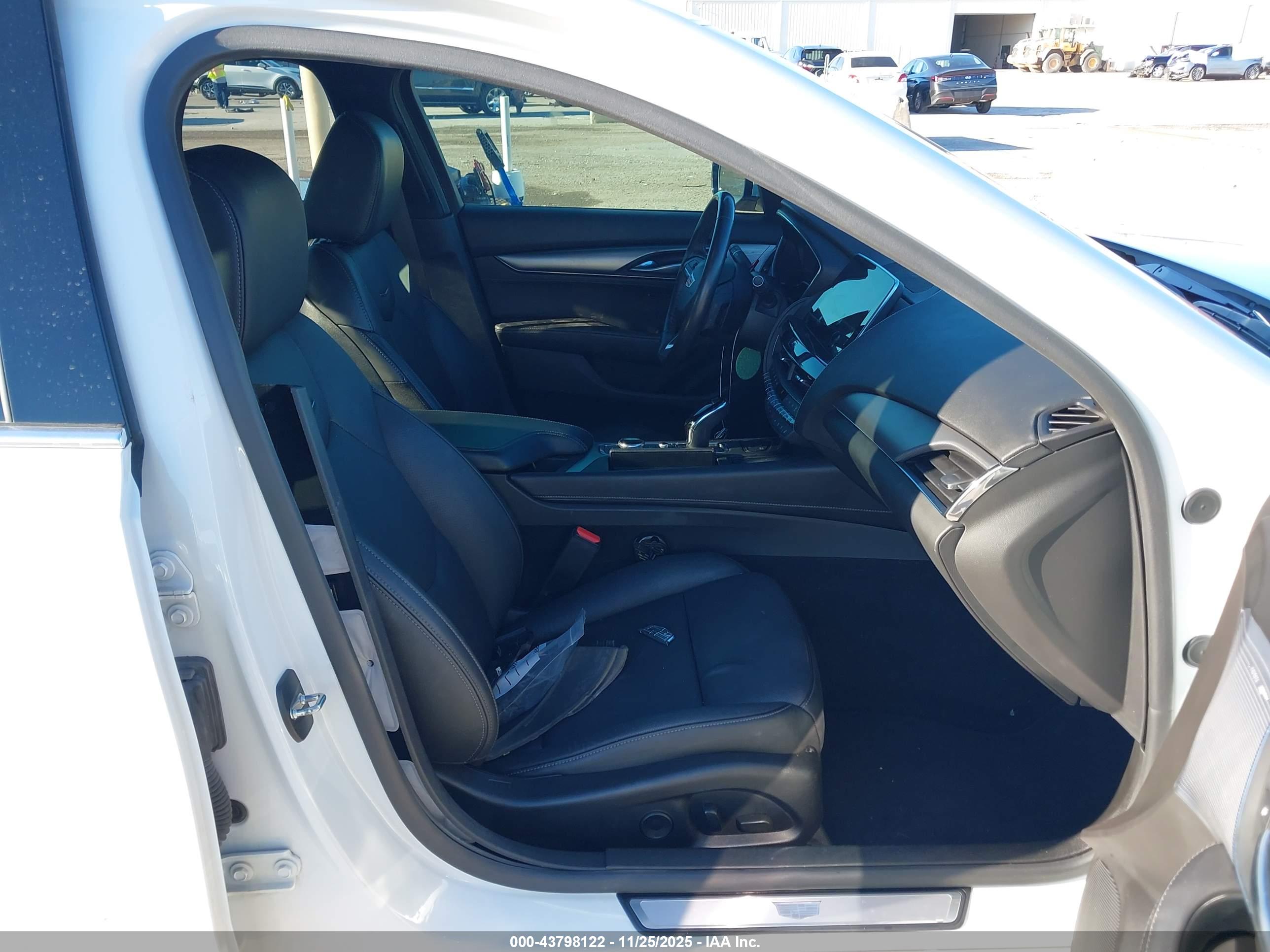 CADILLAC CT5 image 5