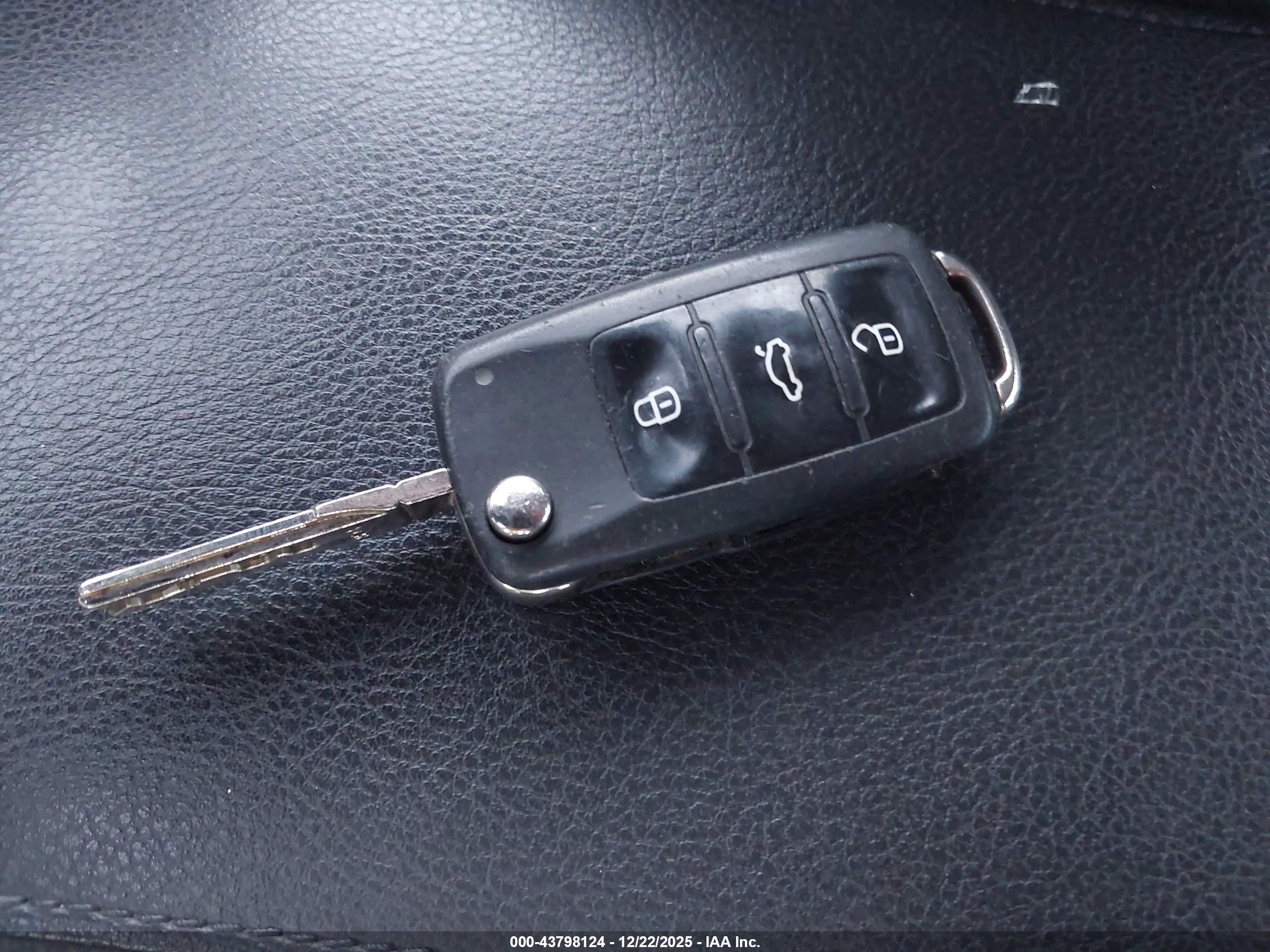 VOLKSWAGEN JETTA image 11