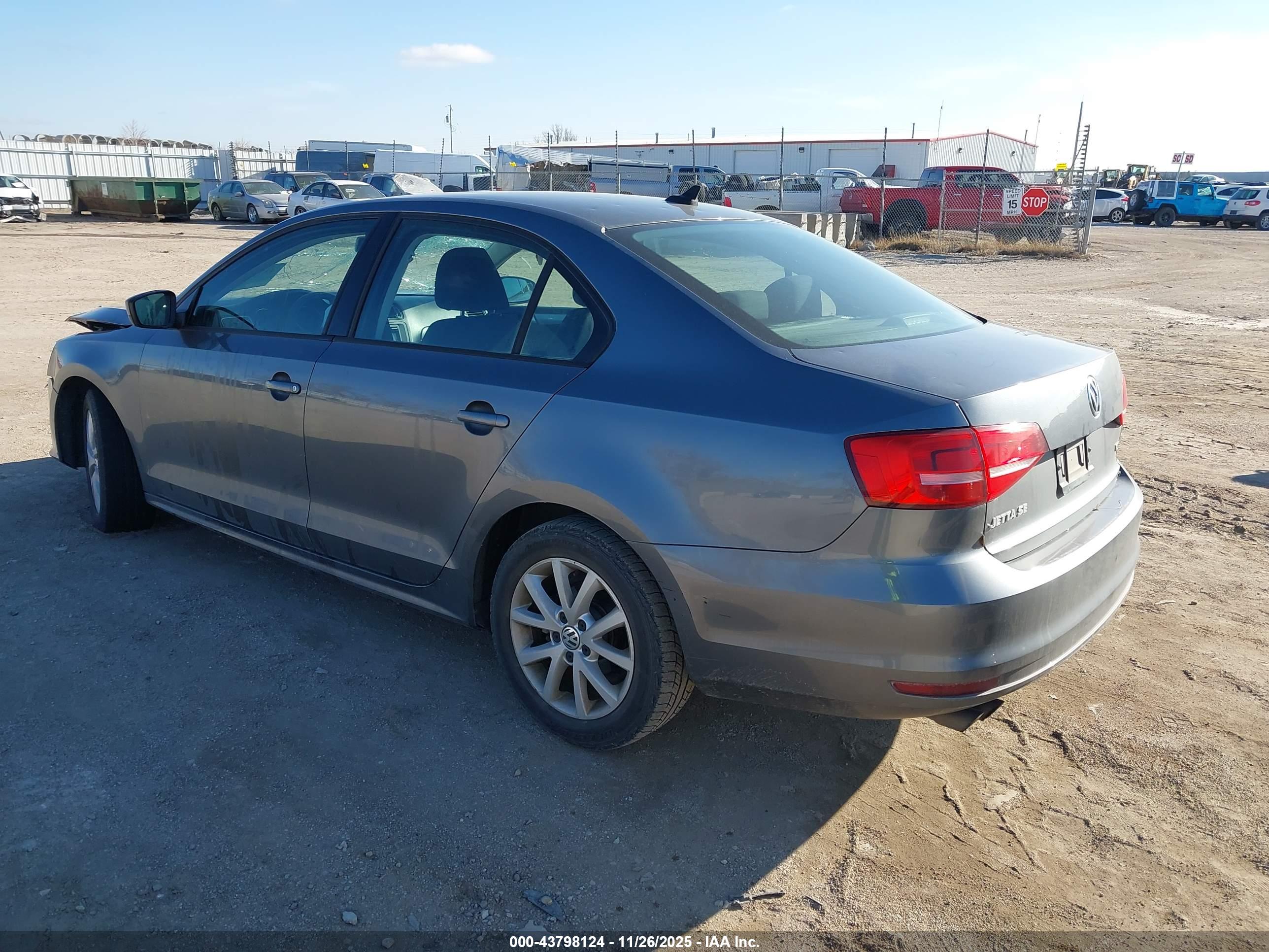 VOLKSWAGEN JETTA image 3
