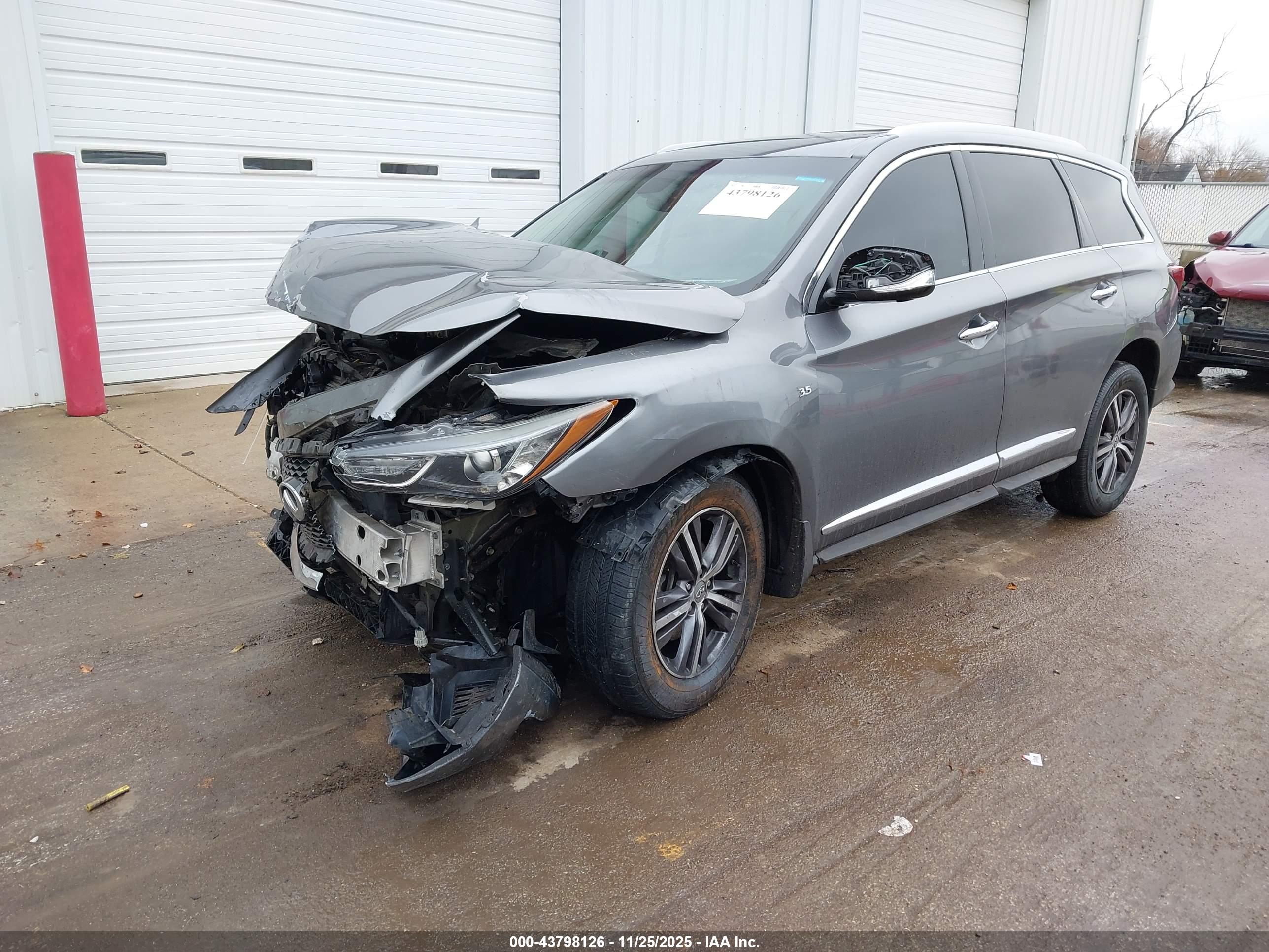 INFINITI QX60 image 2