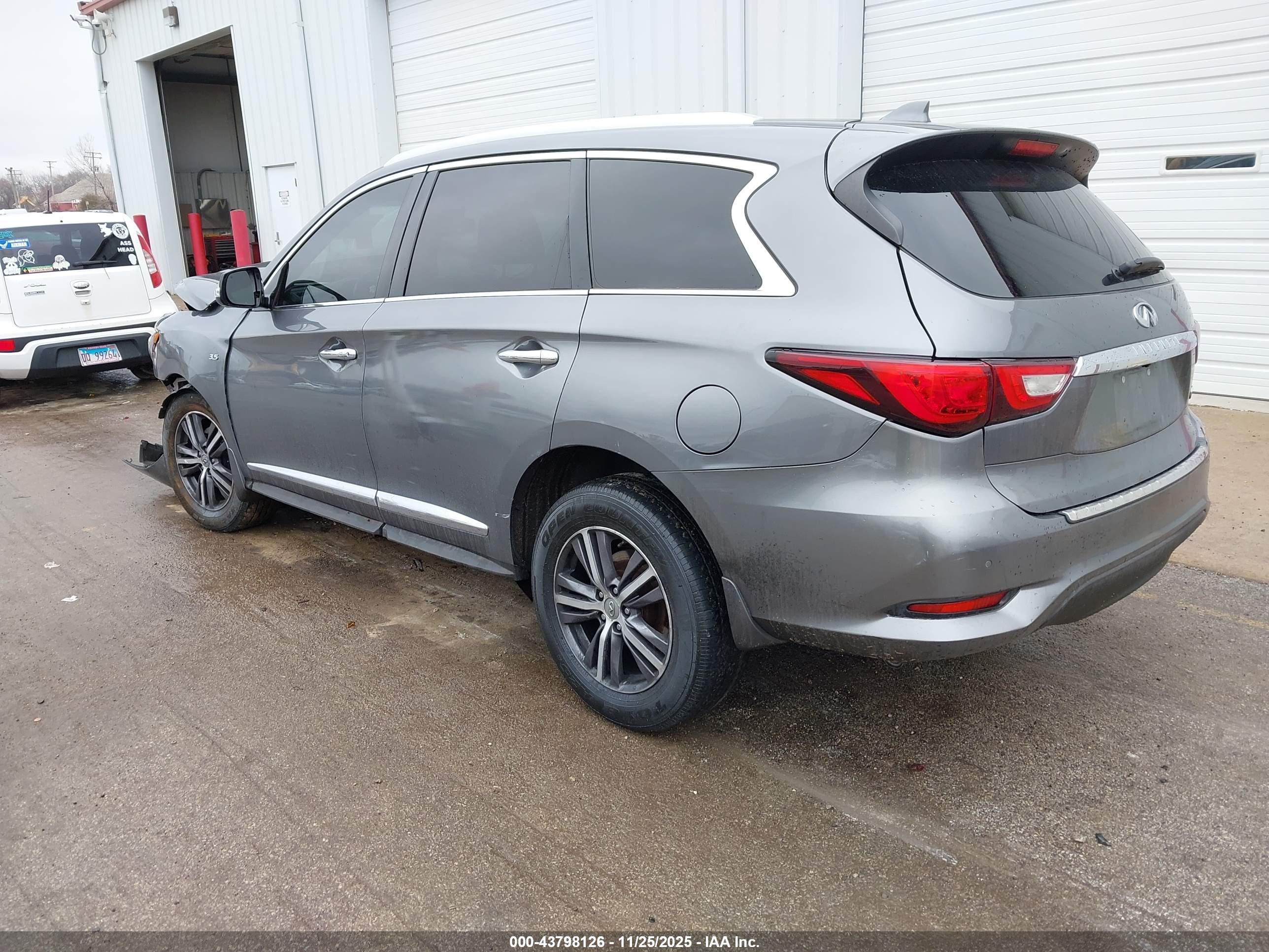 INFINITI QX60 image 3