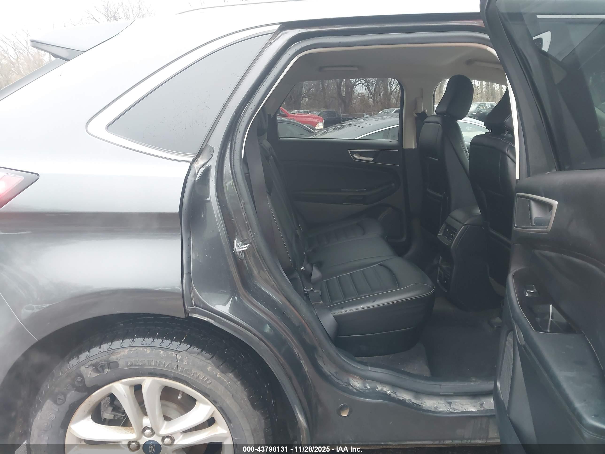 FORD EDGE image 8