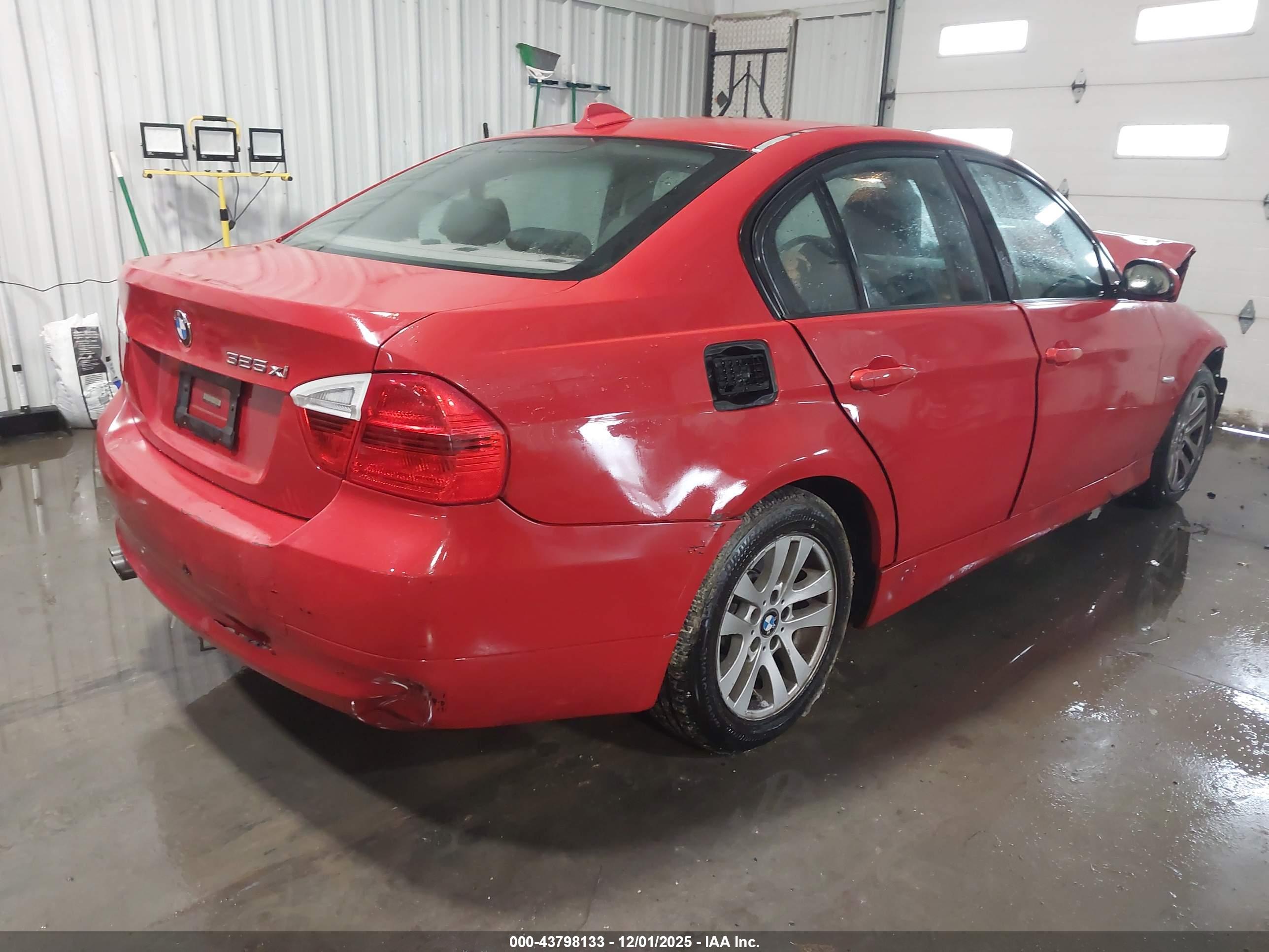 BMW 325XI image 4
