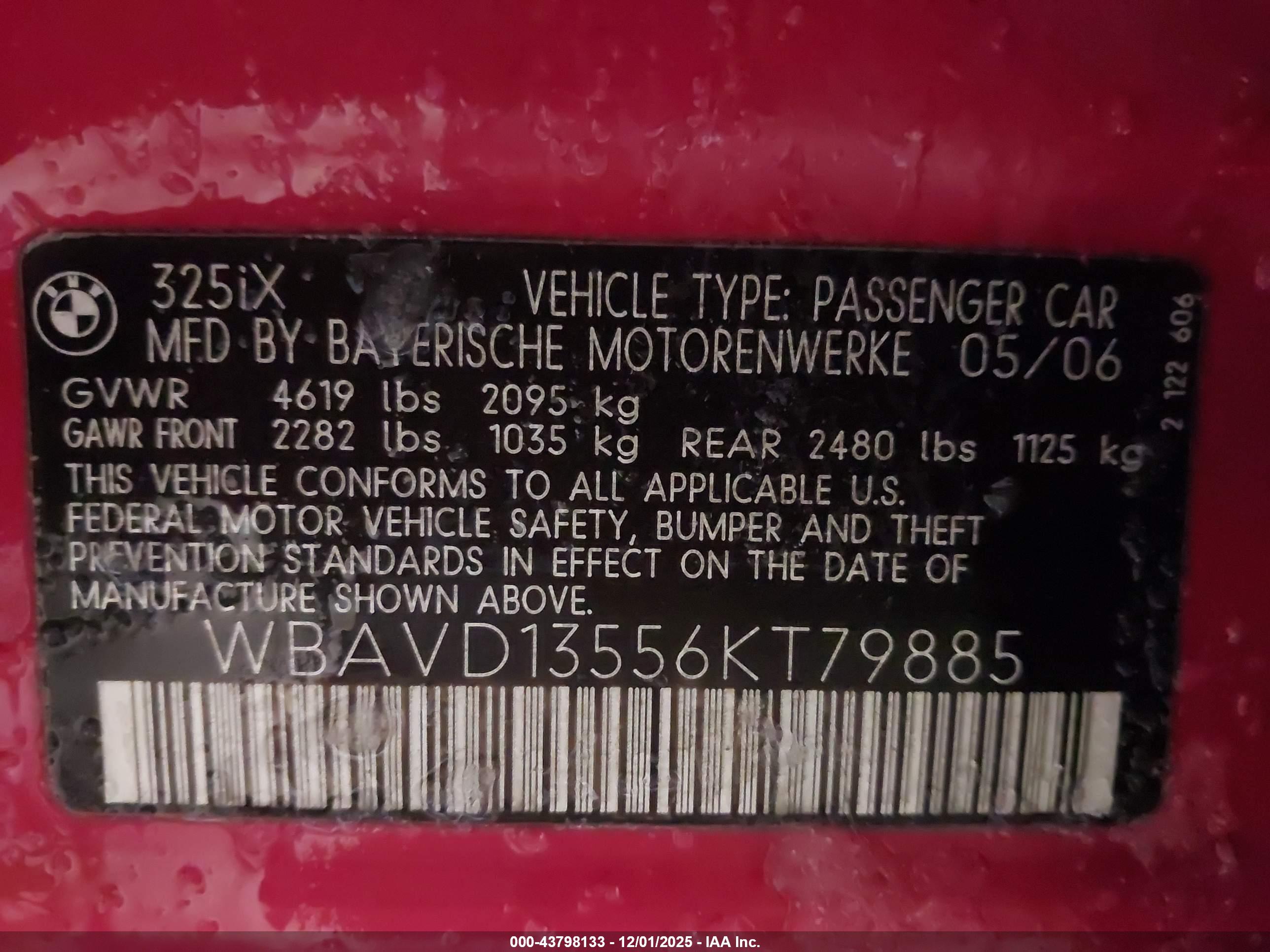 BMW 325XI image 9