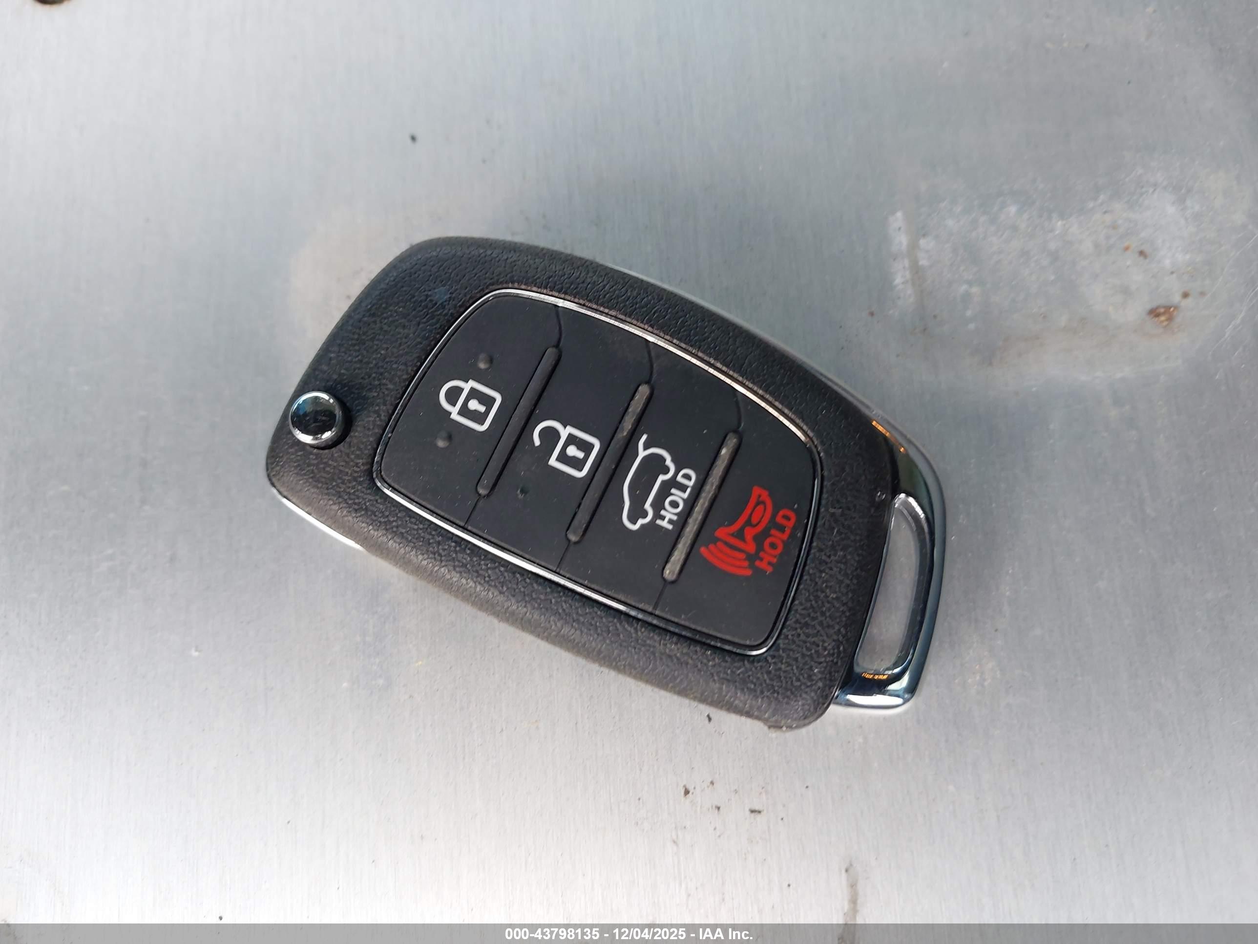 HYUNDAI SANTA image 11