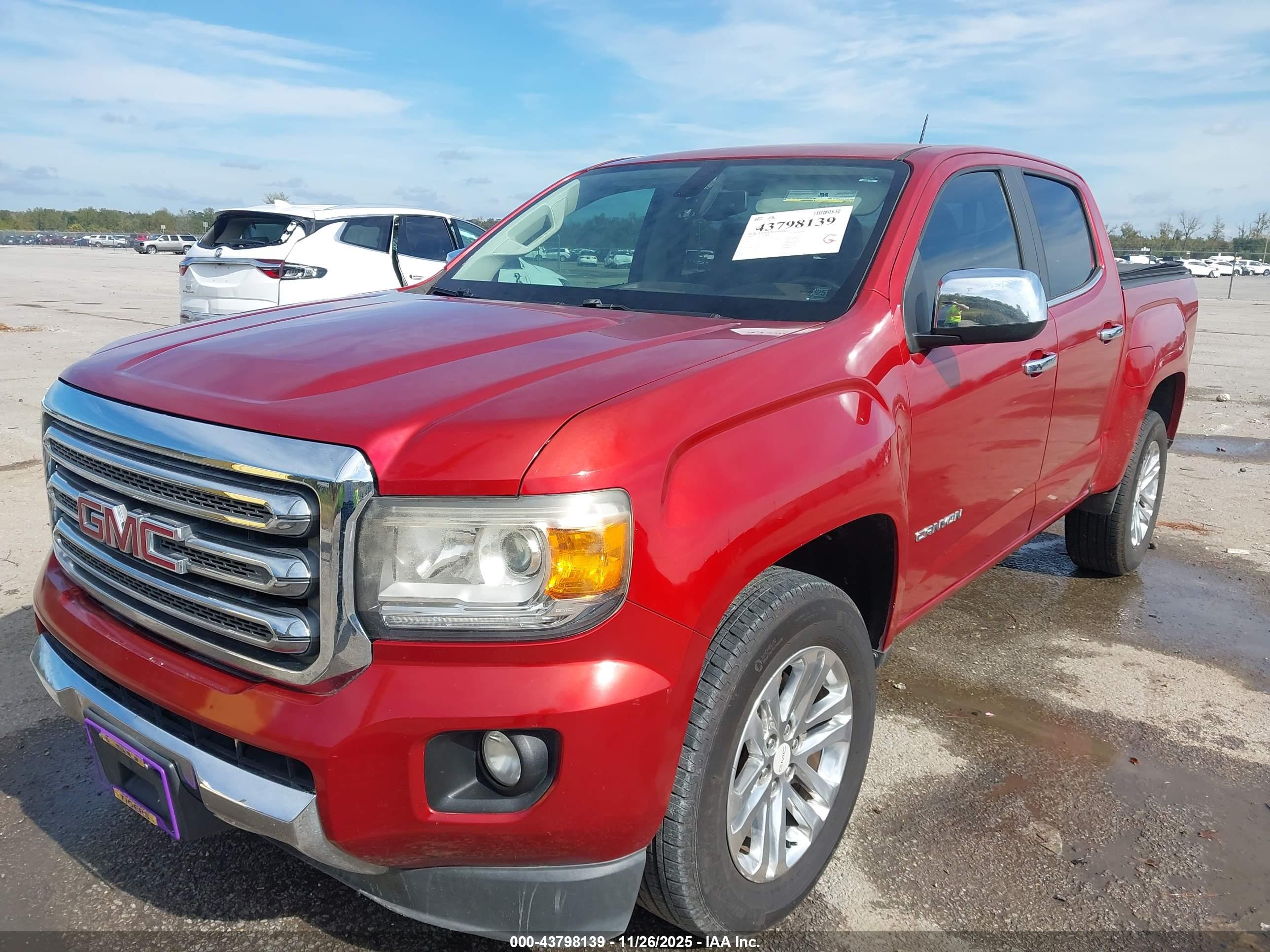 GMC CANYON image 2