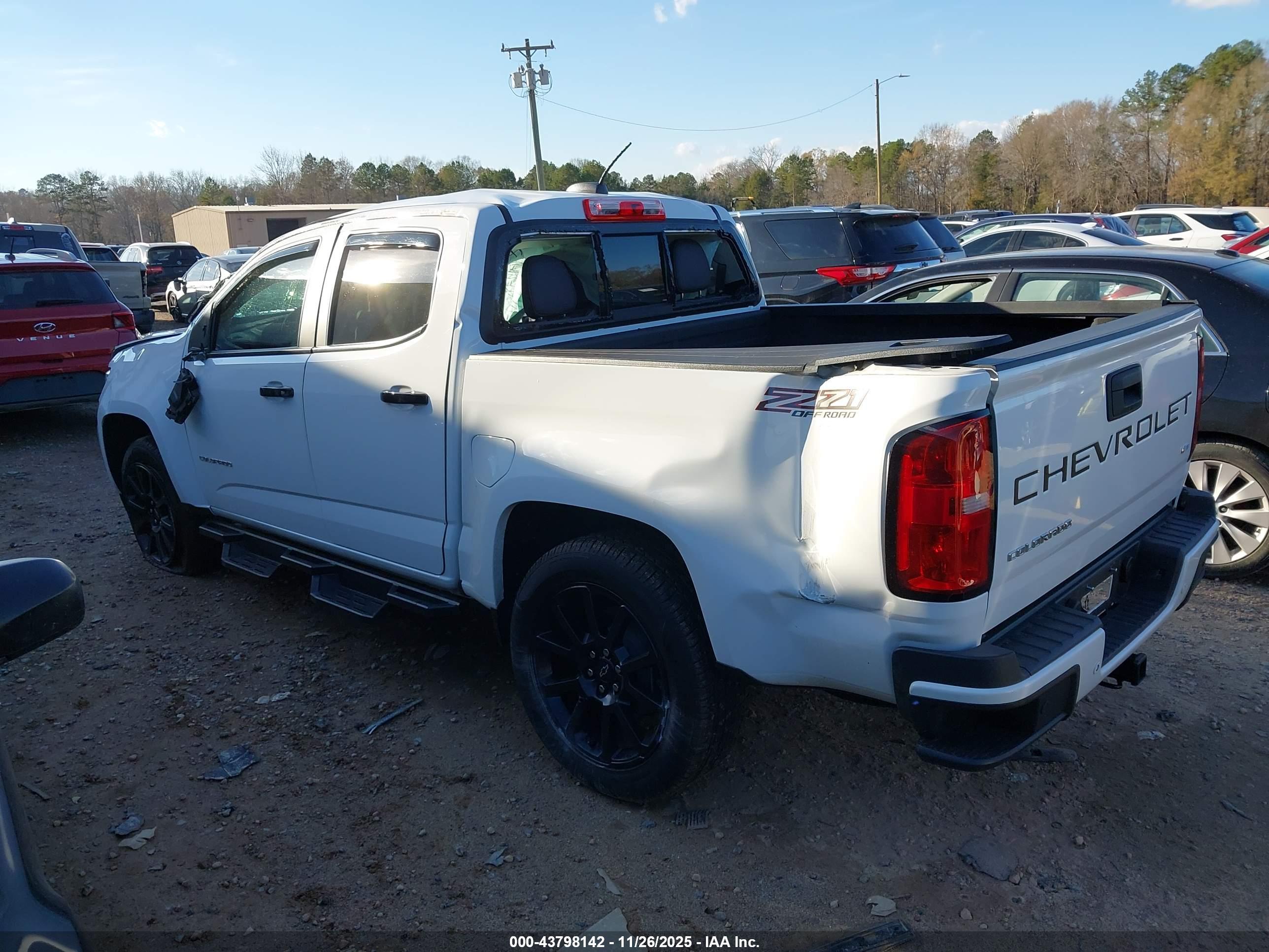 CHEVROLET COLORADO image 3