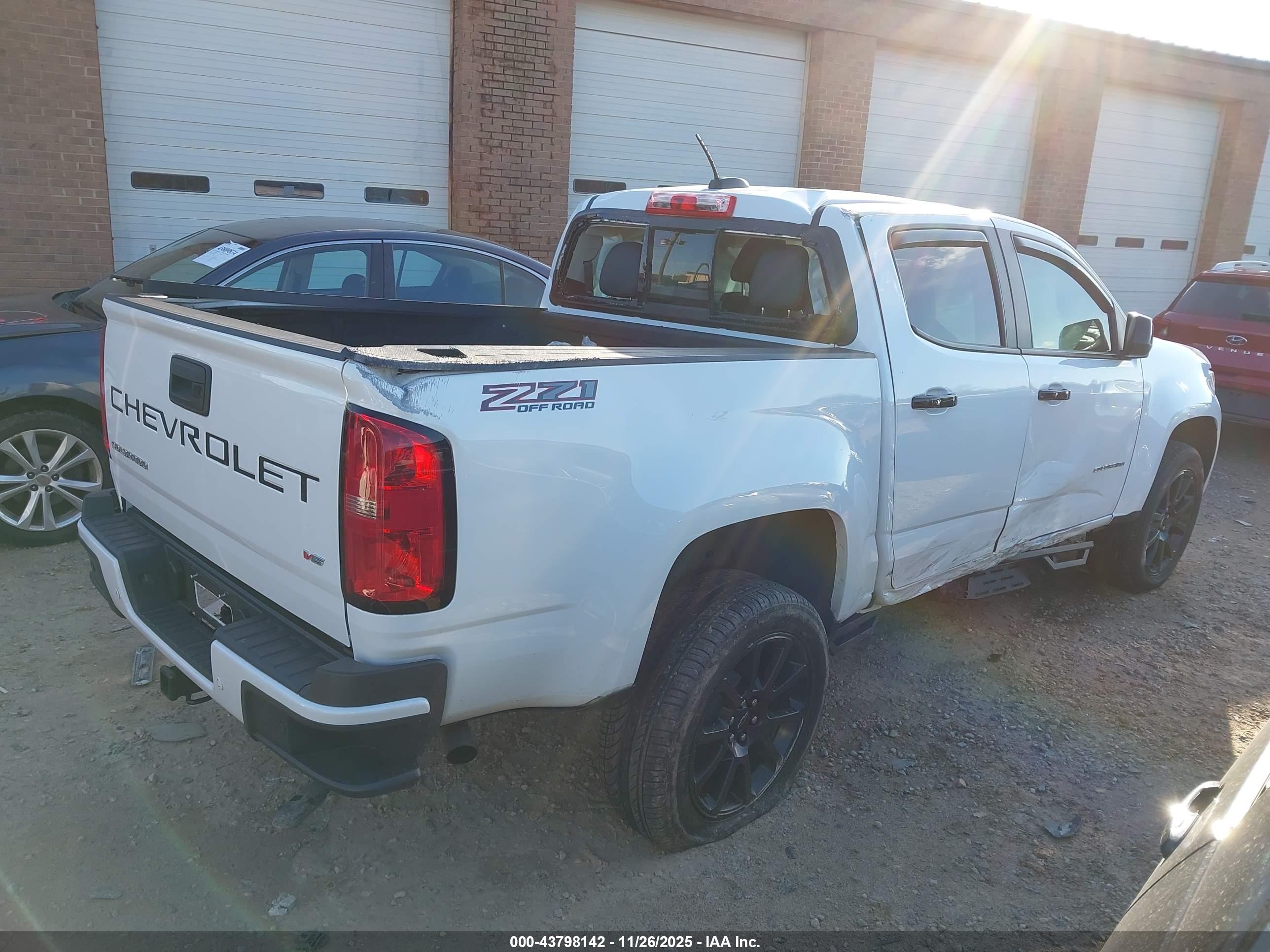 CHEVROLET COLORADO image 4