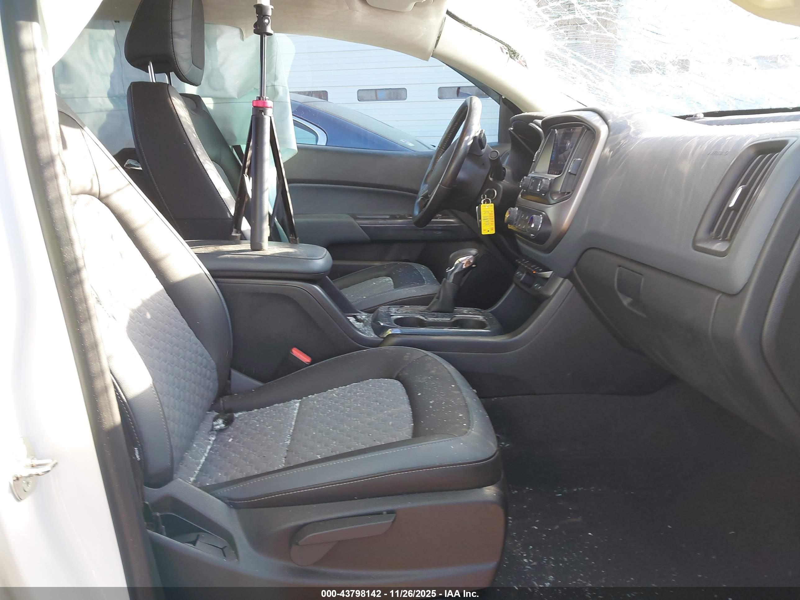 CHEVROLET COLORADO image 5