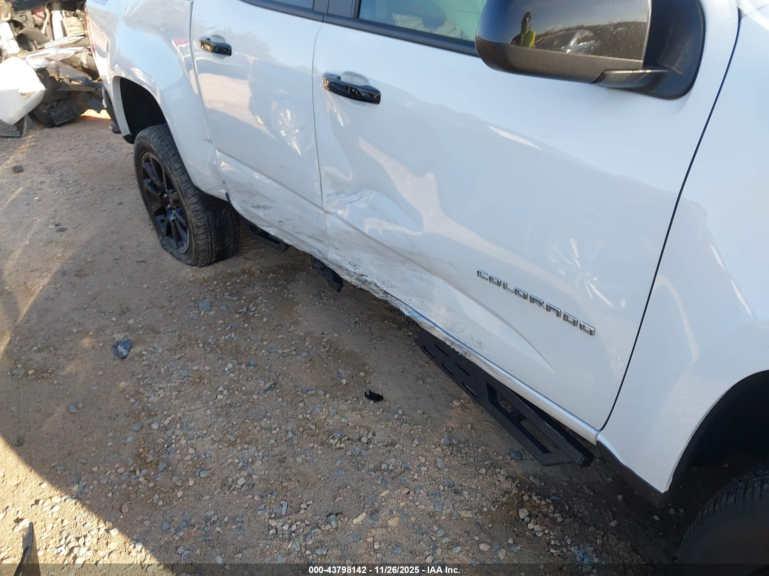 CHEVROLET COLORADO image 6