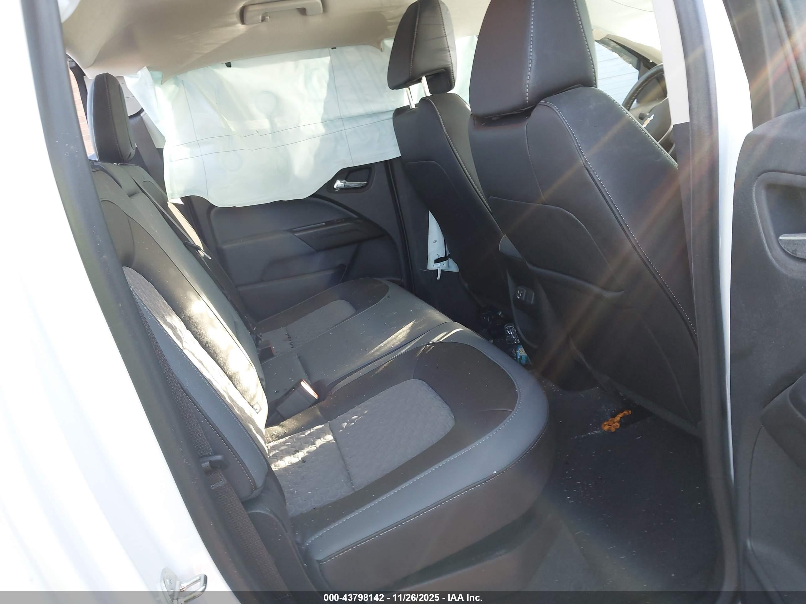CHEVROLET COLORADO image 8