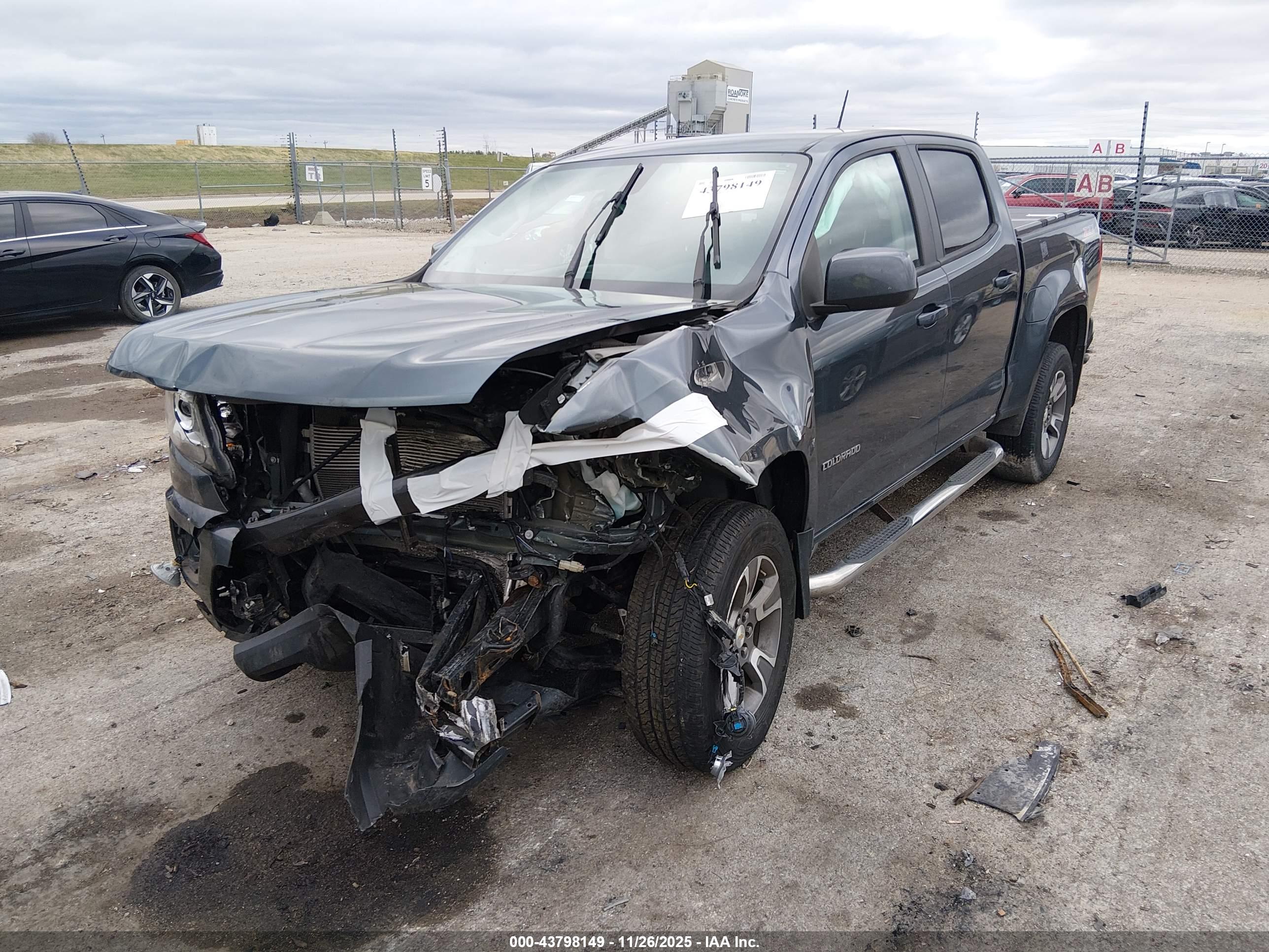 CHEVROLET COLORADO image 2