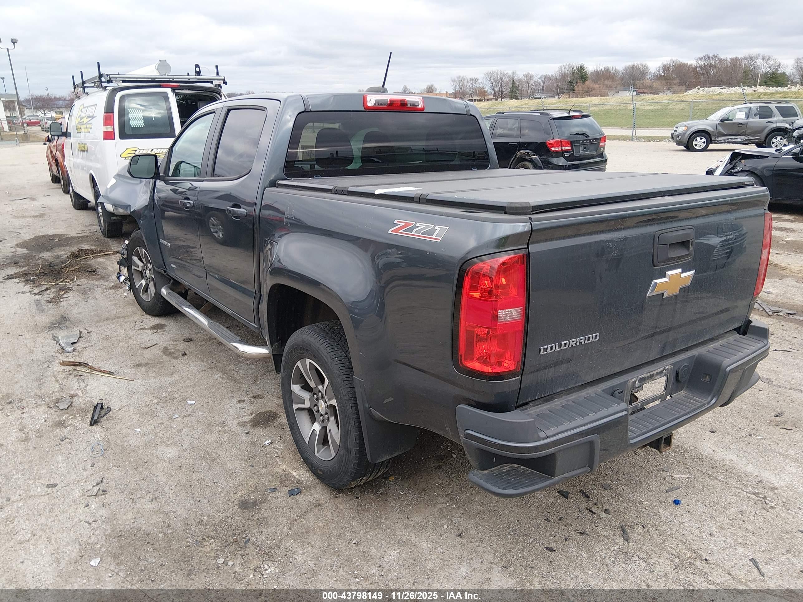 CHEVROLET COLORADO image 3