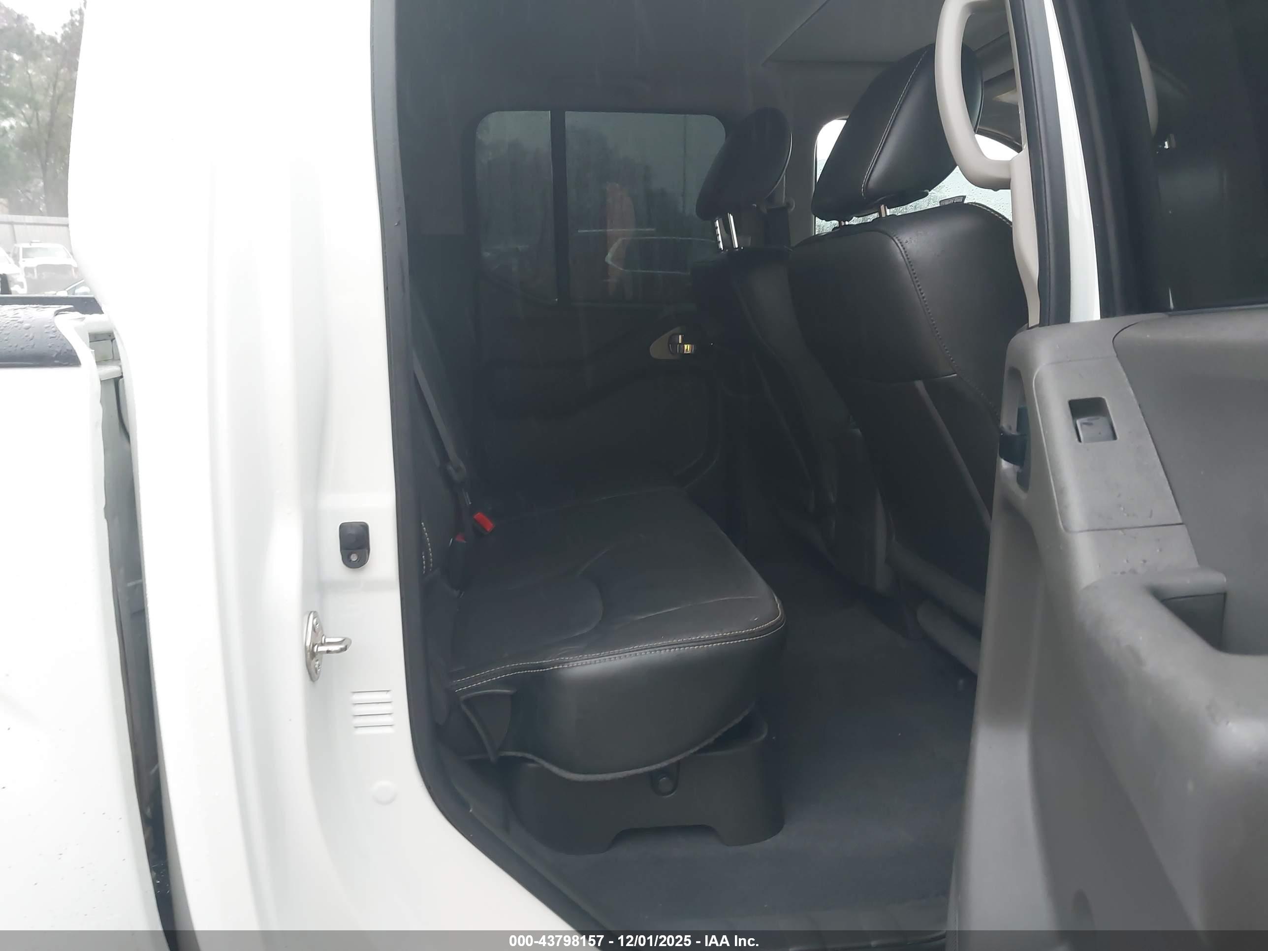 NISSAN FRONTIER image 8