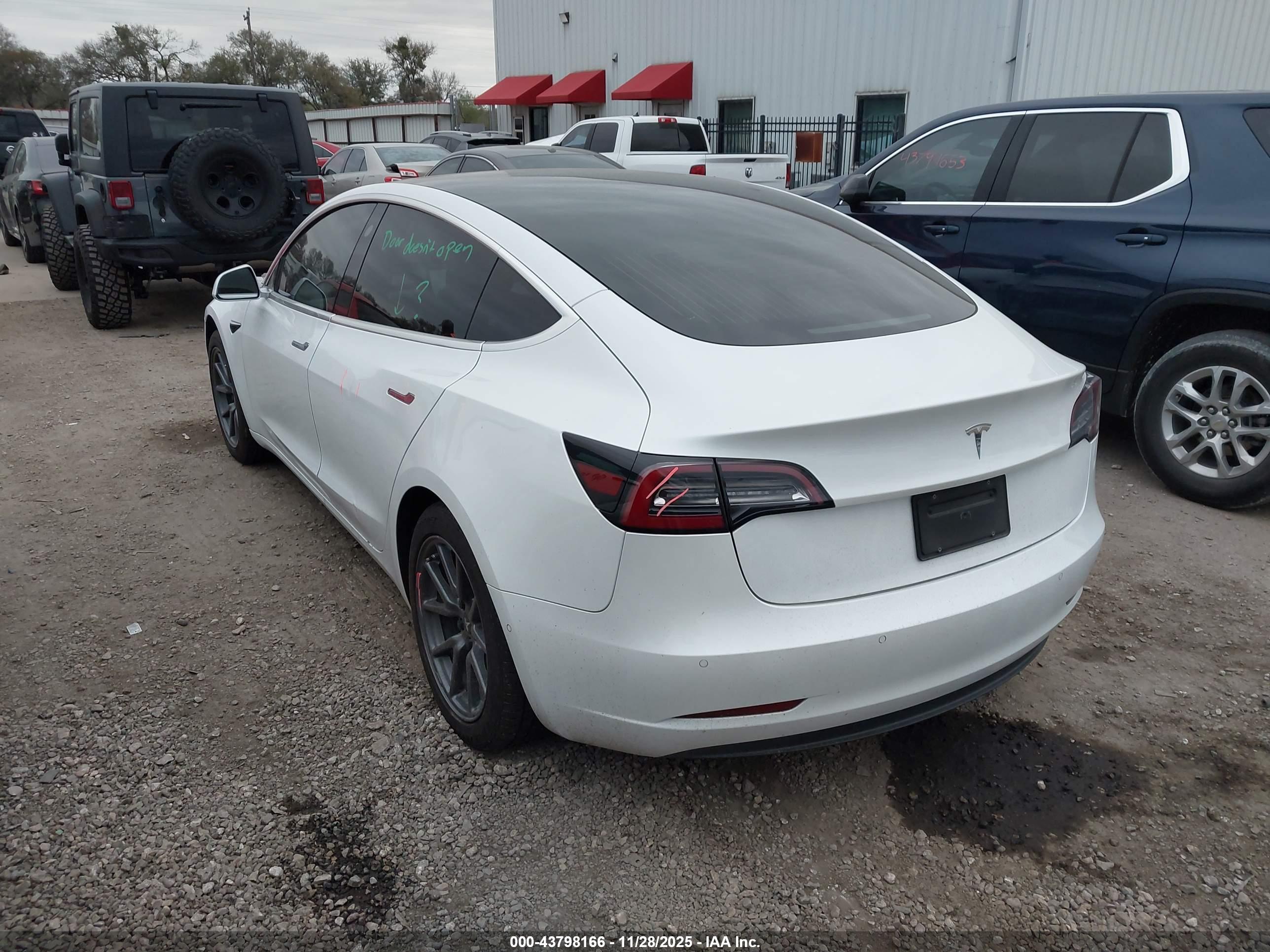 TESLA MODEL image 3