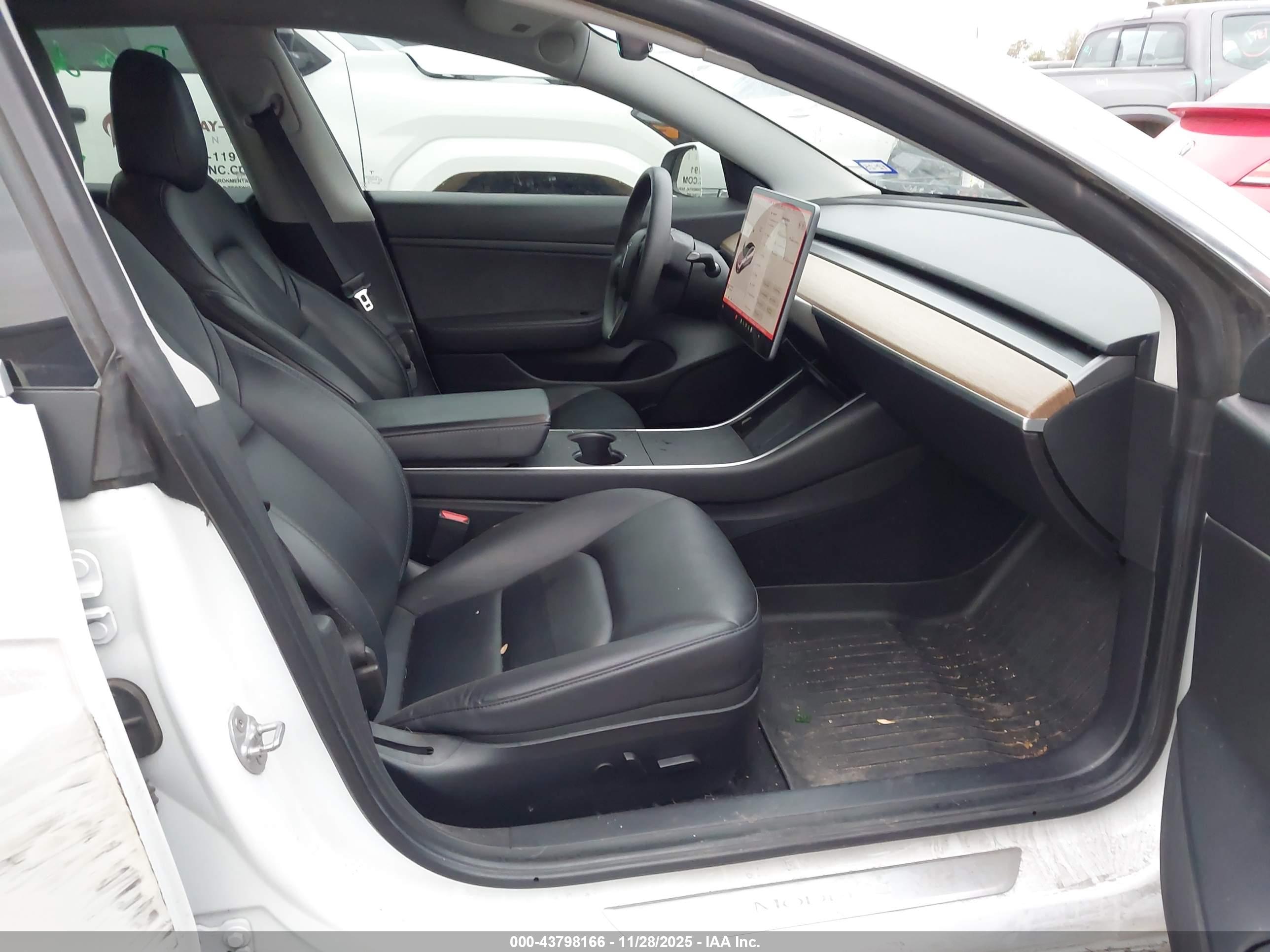 TESLA MODEL image 5