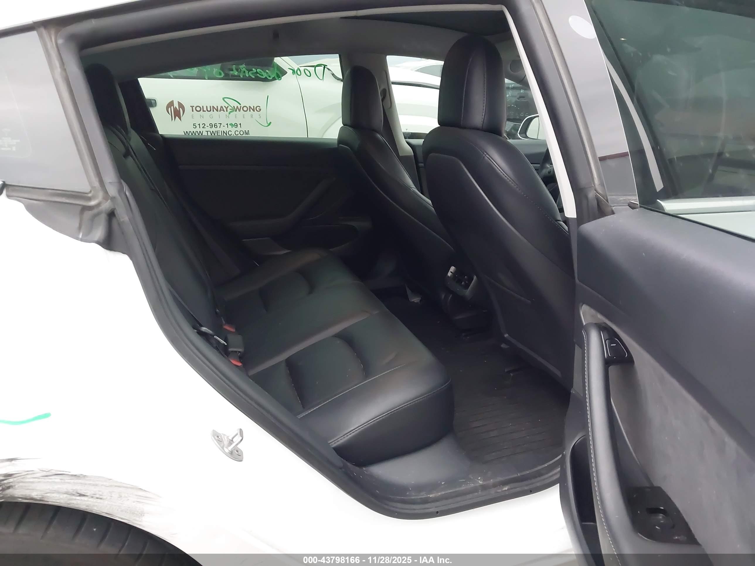 TESLA MODEL image 8