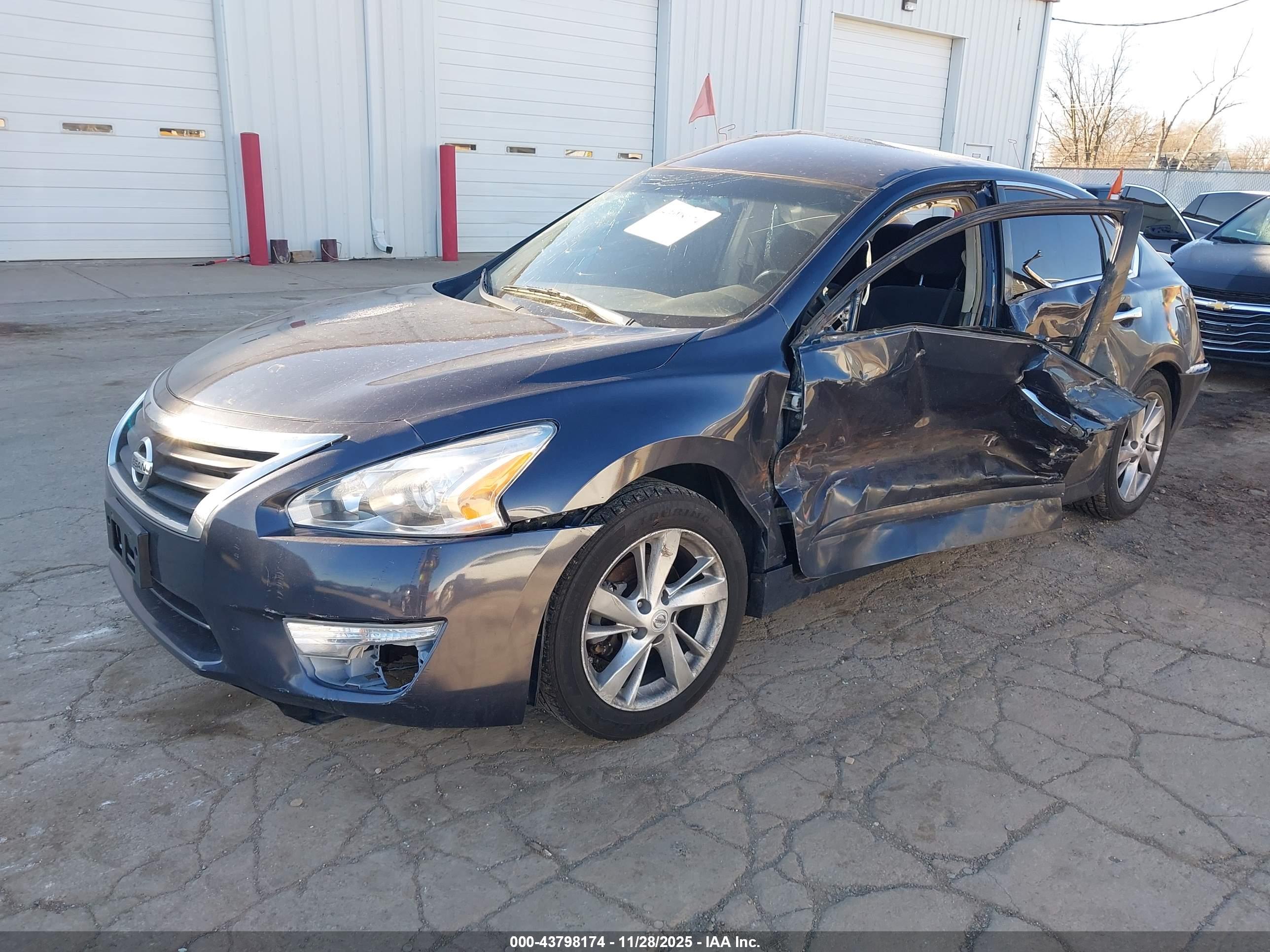 NISSAN ALTIMA image 2