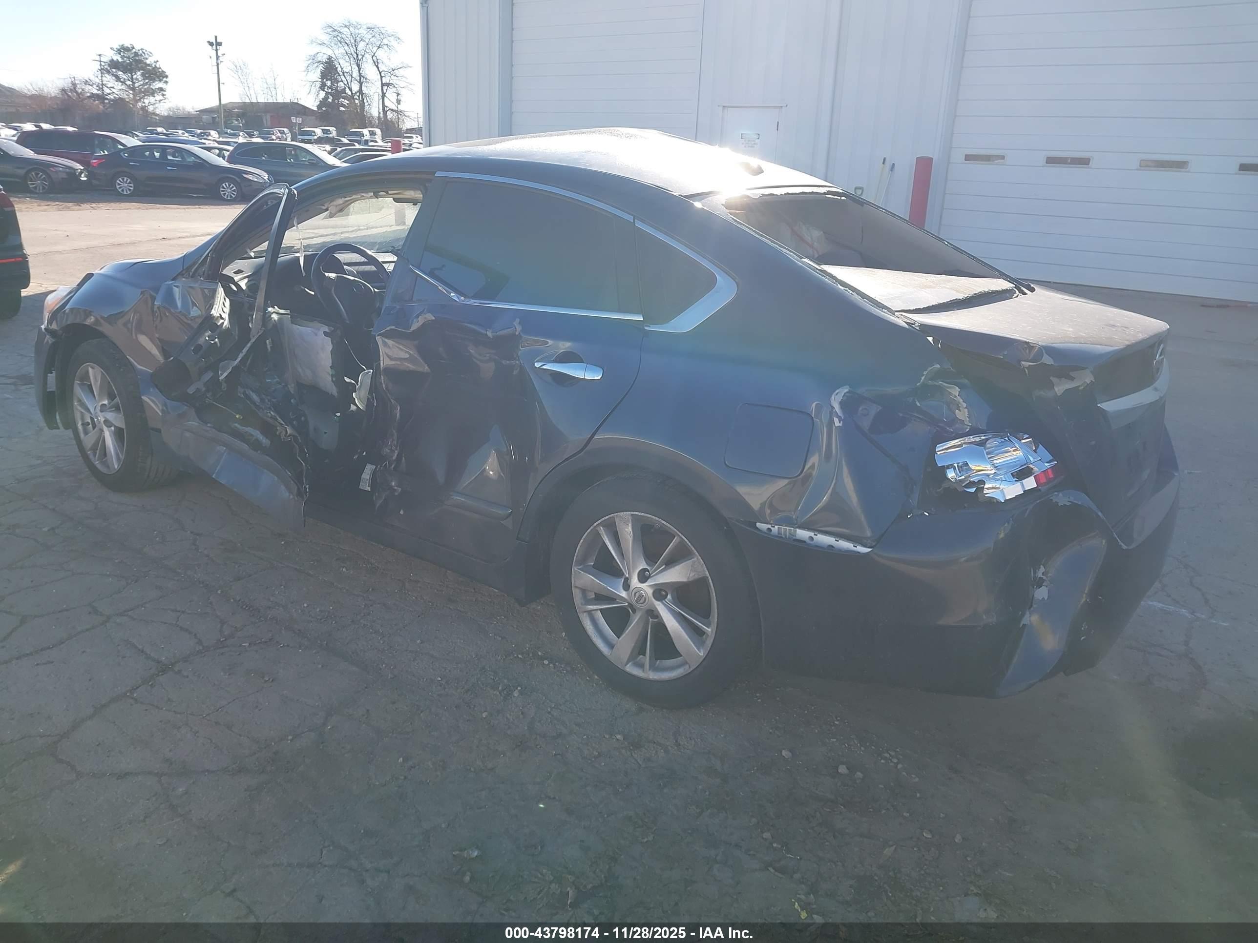 NISSAN ALTIMA image 3