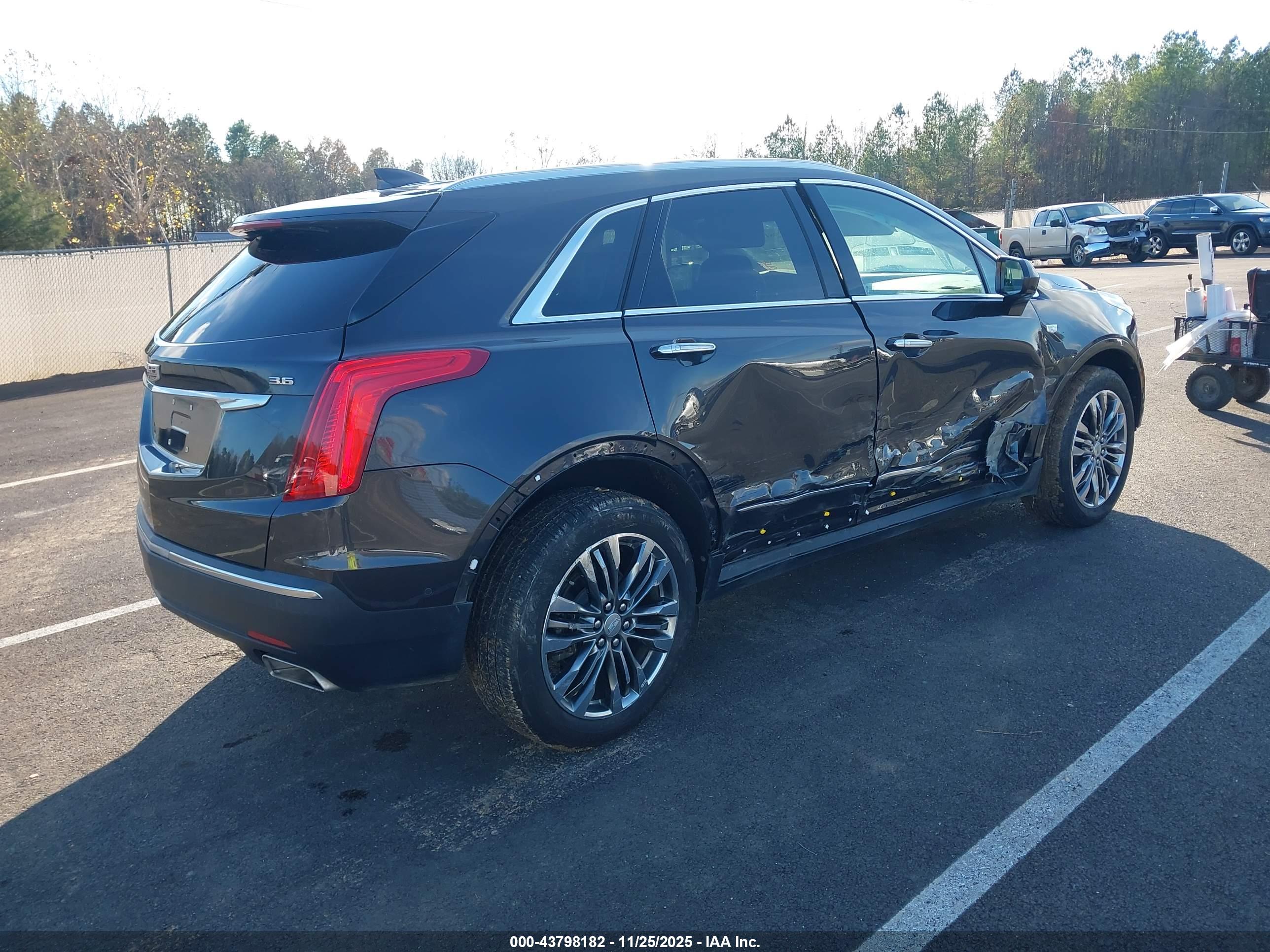 CADILLAC XT5 image 4