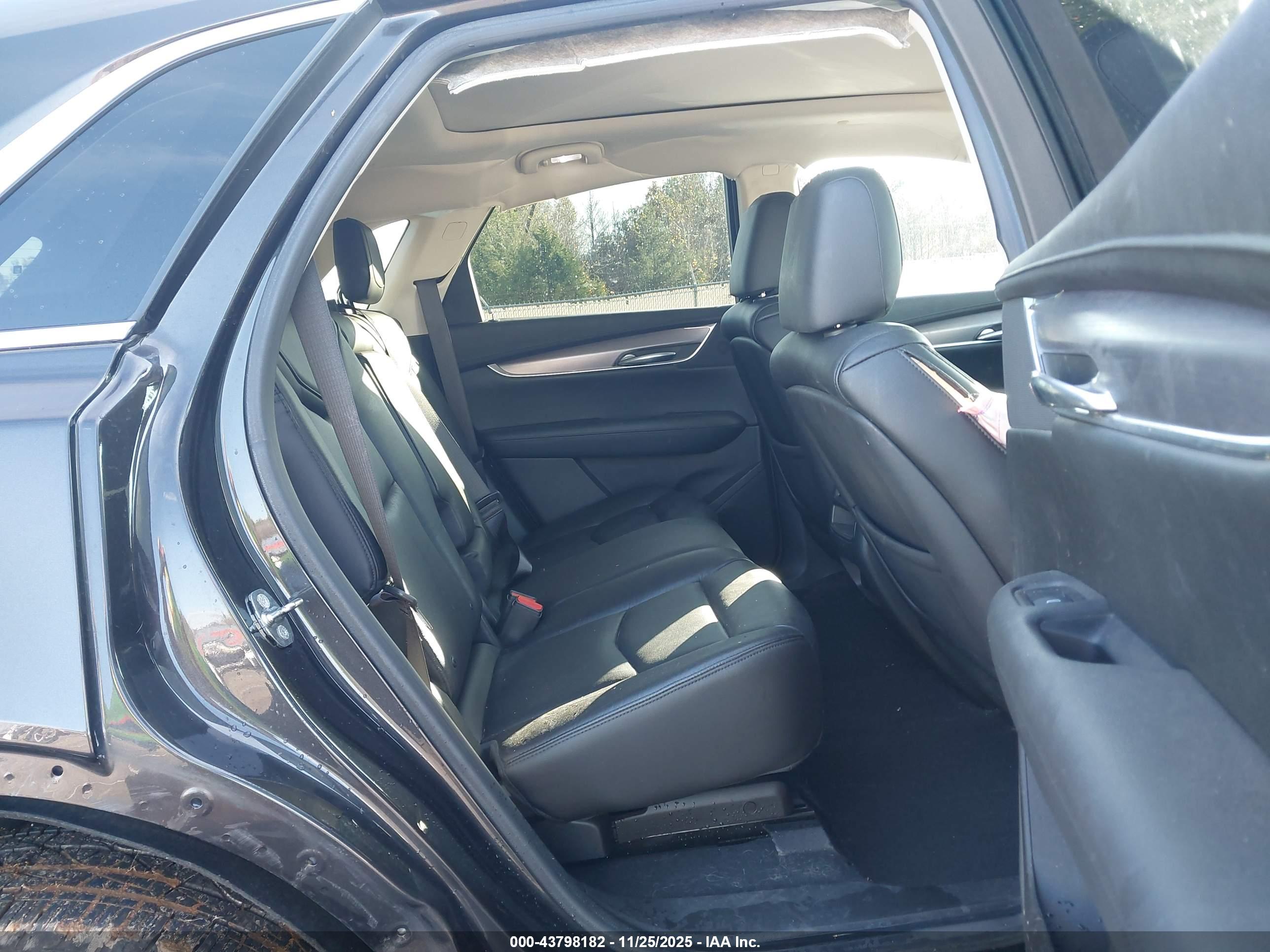 CADILLAC XT5 image 8