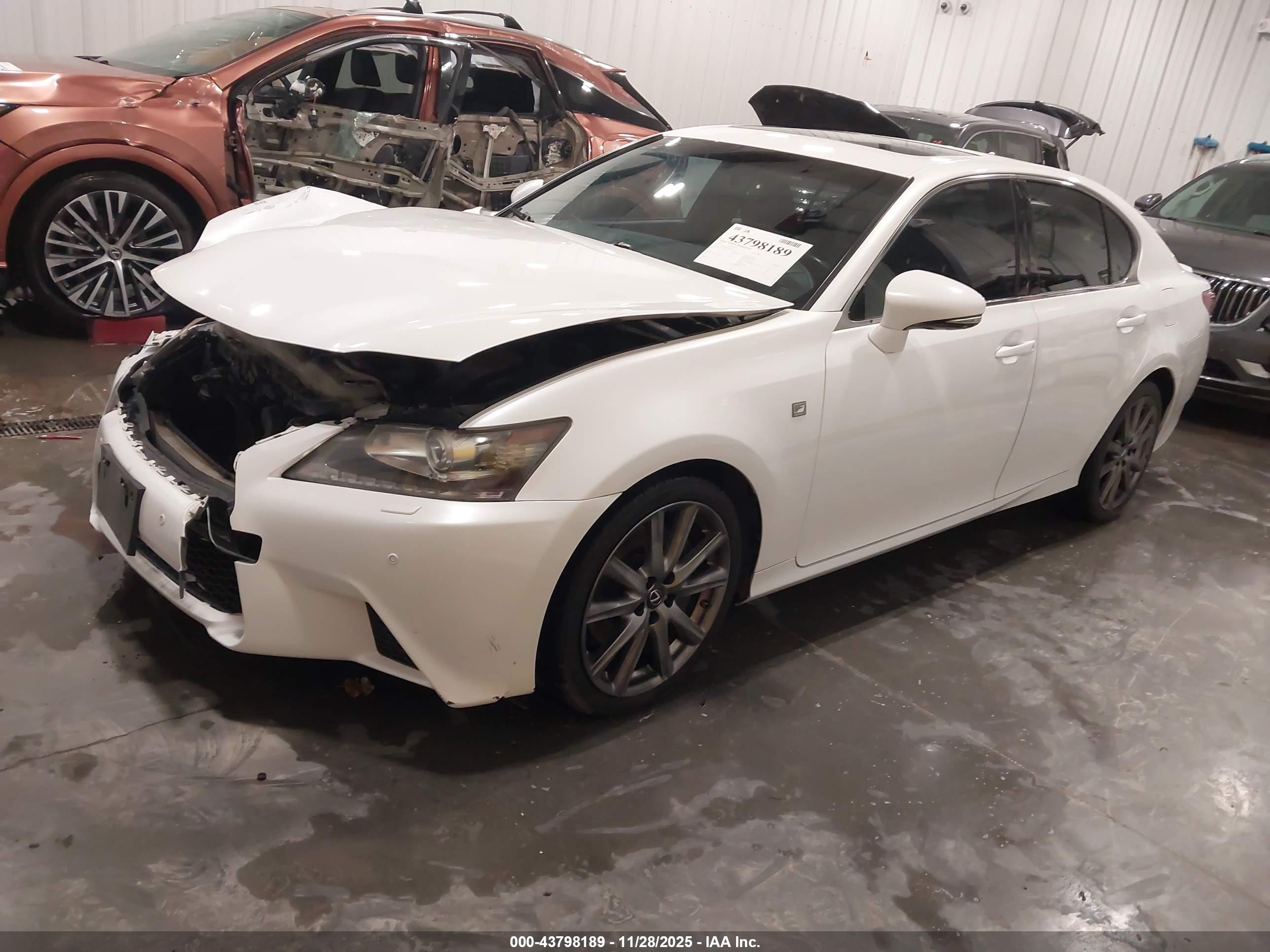 LEXUS GS image 2