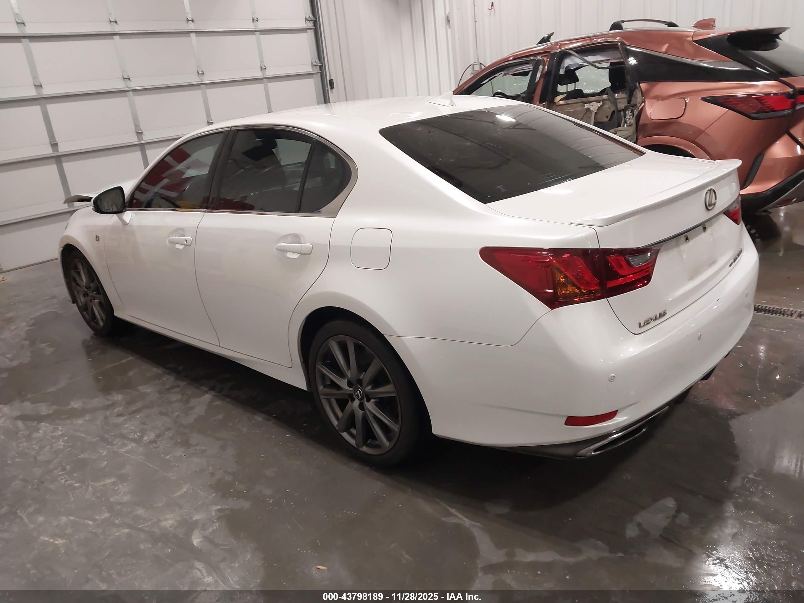 LEXUS GS image 3