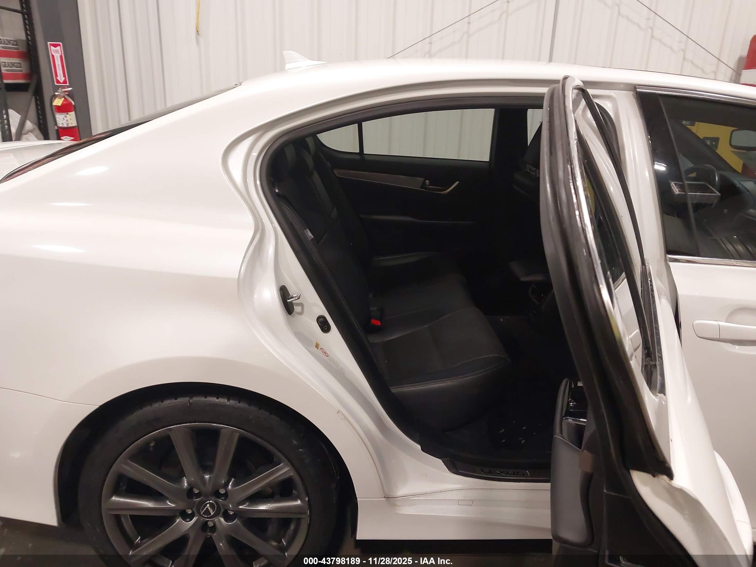 LEXUS GS image 8