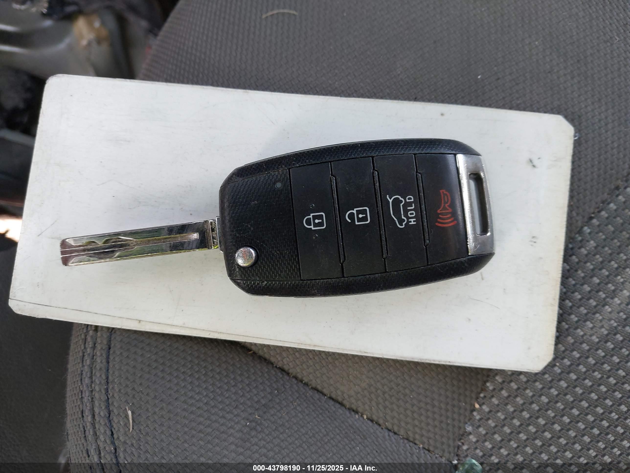 KIA SPORTAGE image 11