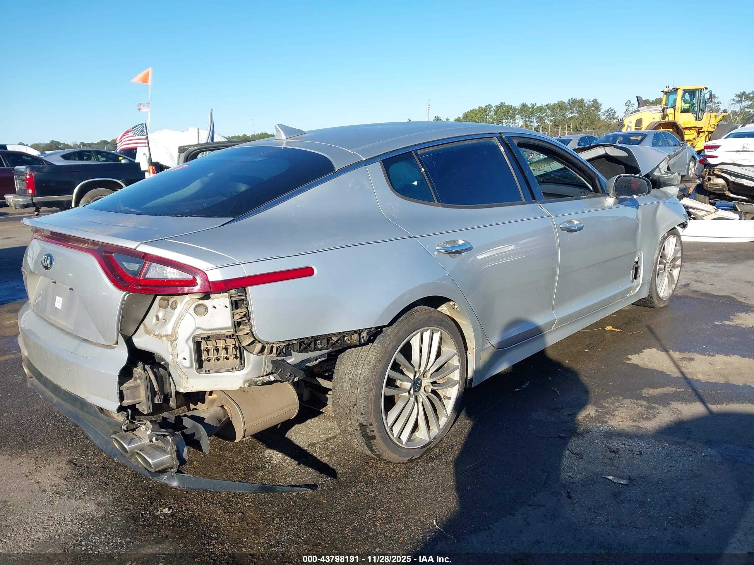 KIA STINGER image 4