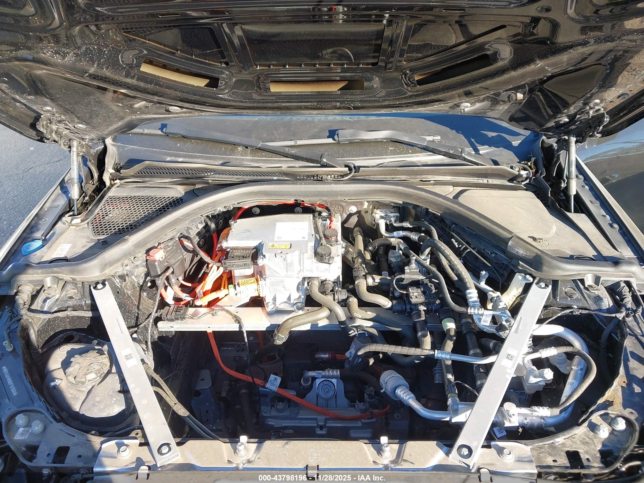 BMW I4 image 10