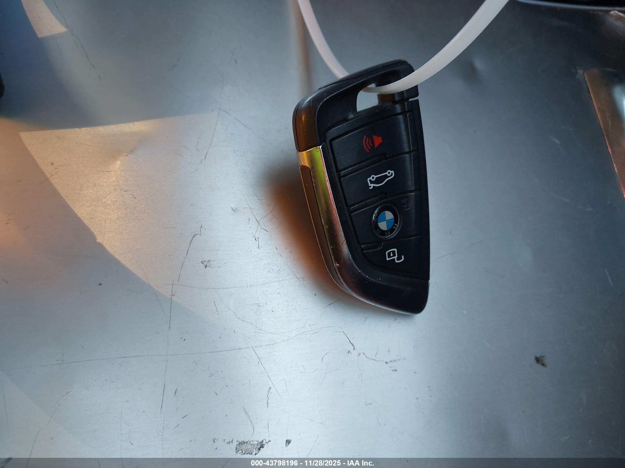 BMW I4 image 11