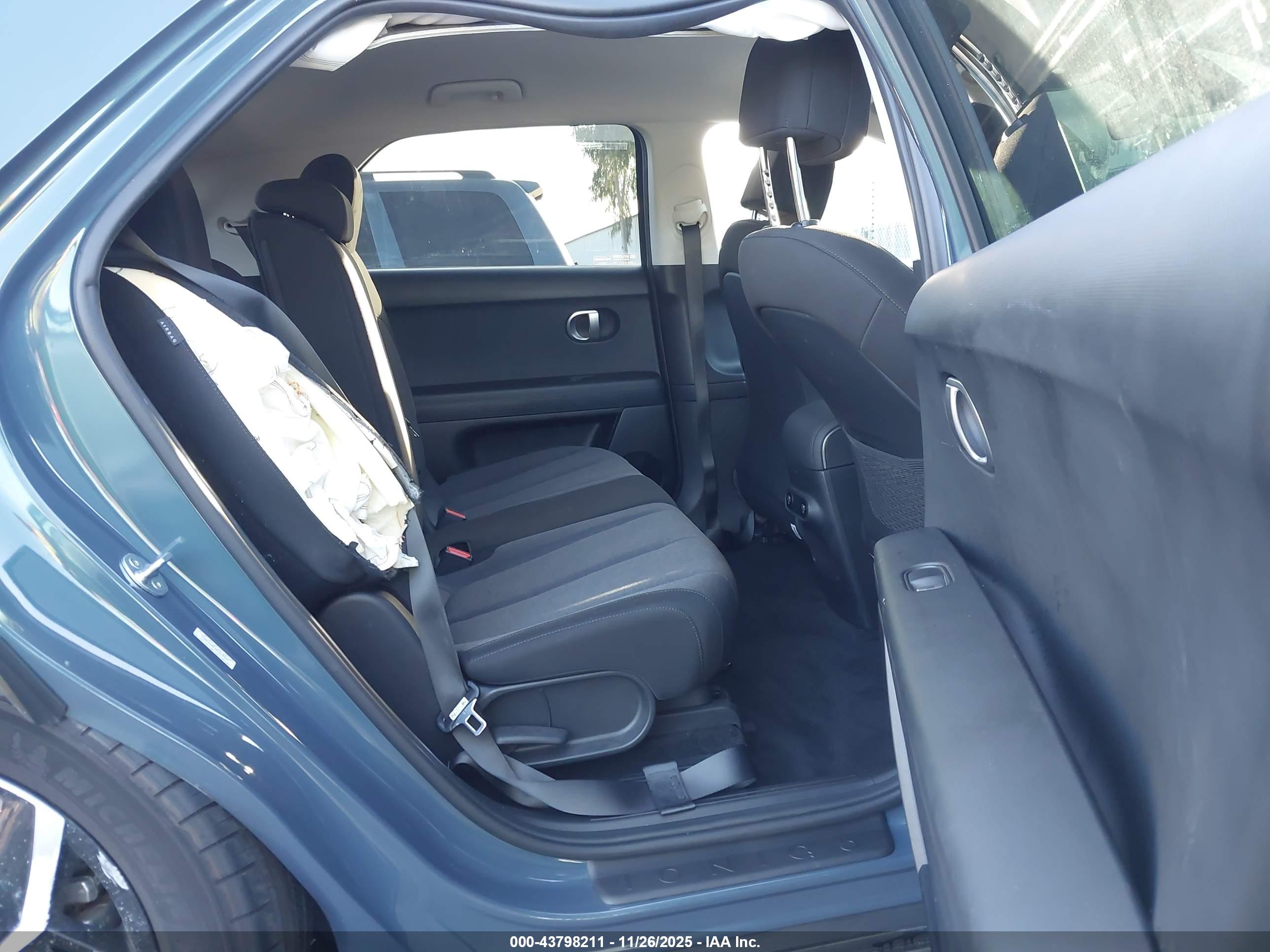 HYUNDAI IONIQ image 8