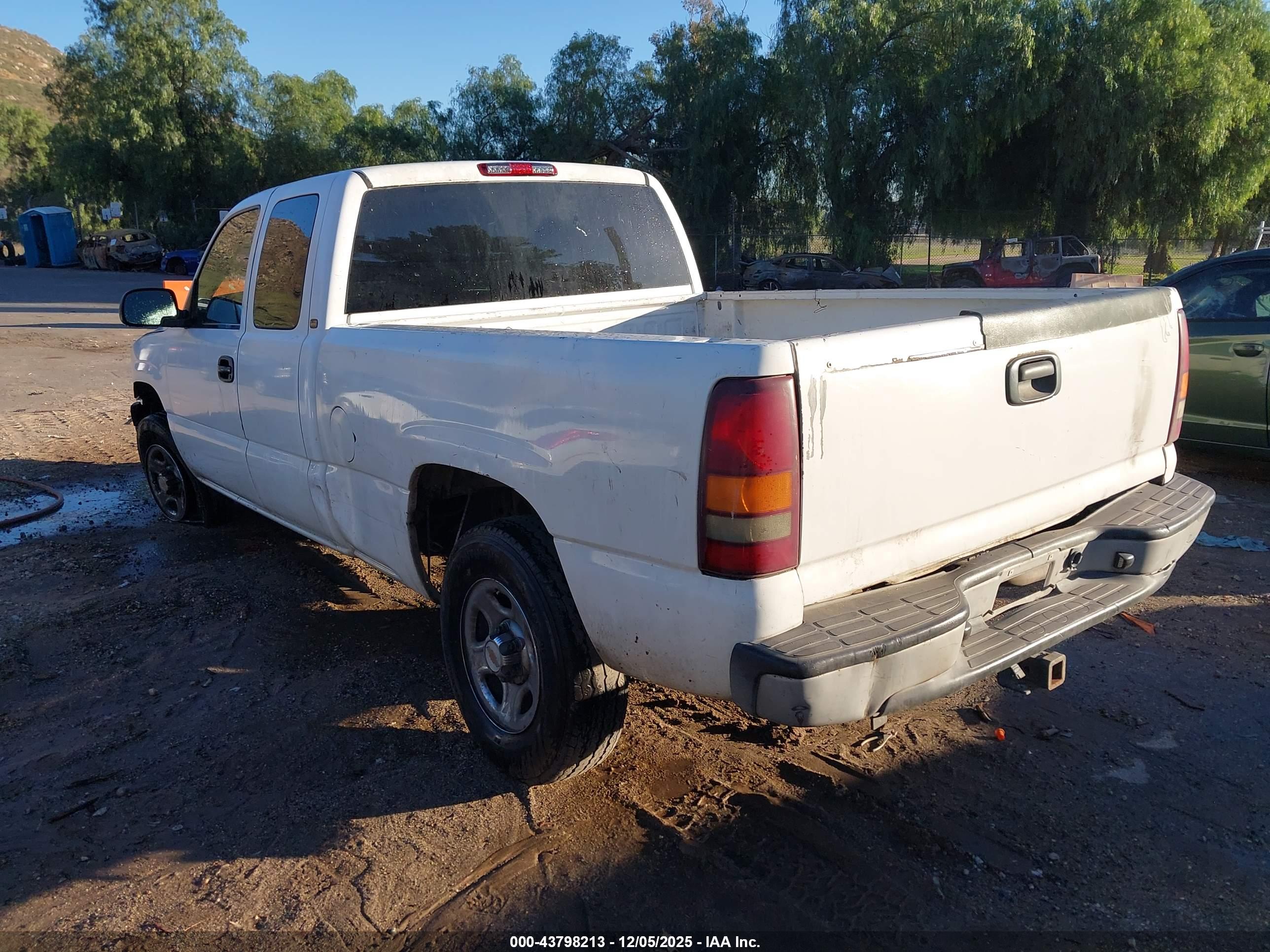 CHEVROLET SILVERADO image 3